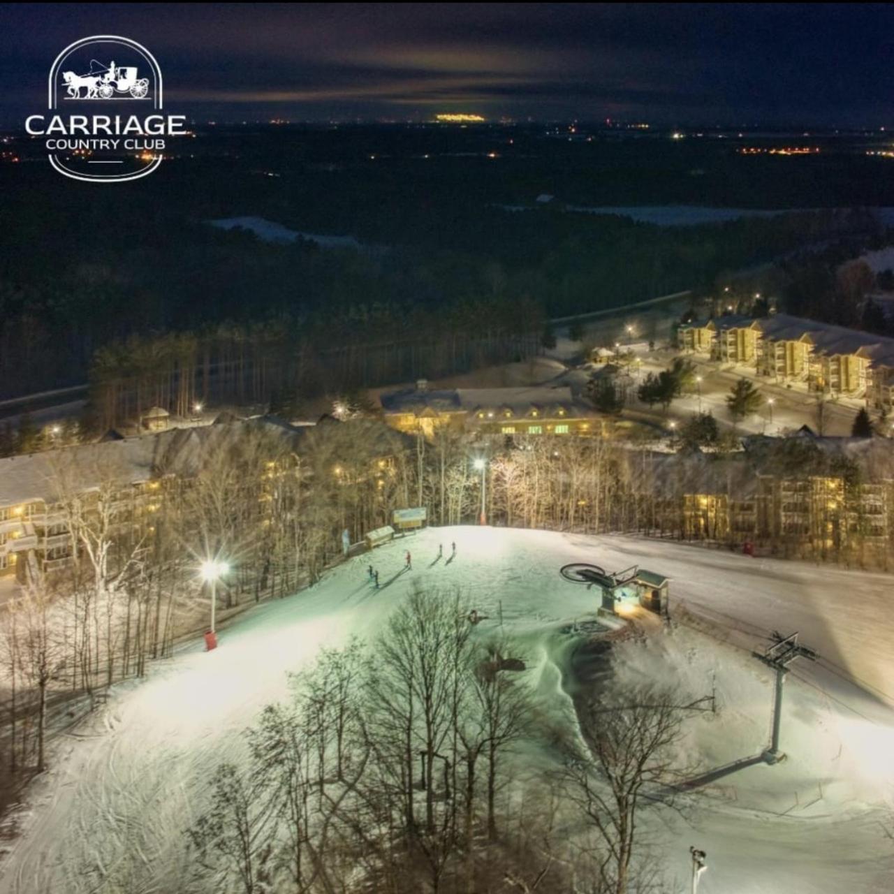 Newly Renovated Ski-In Ski-Out 1-Bedroom Condo with Pool, Gym, Sauna by Horseshoe Valley