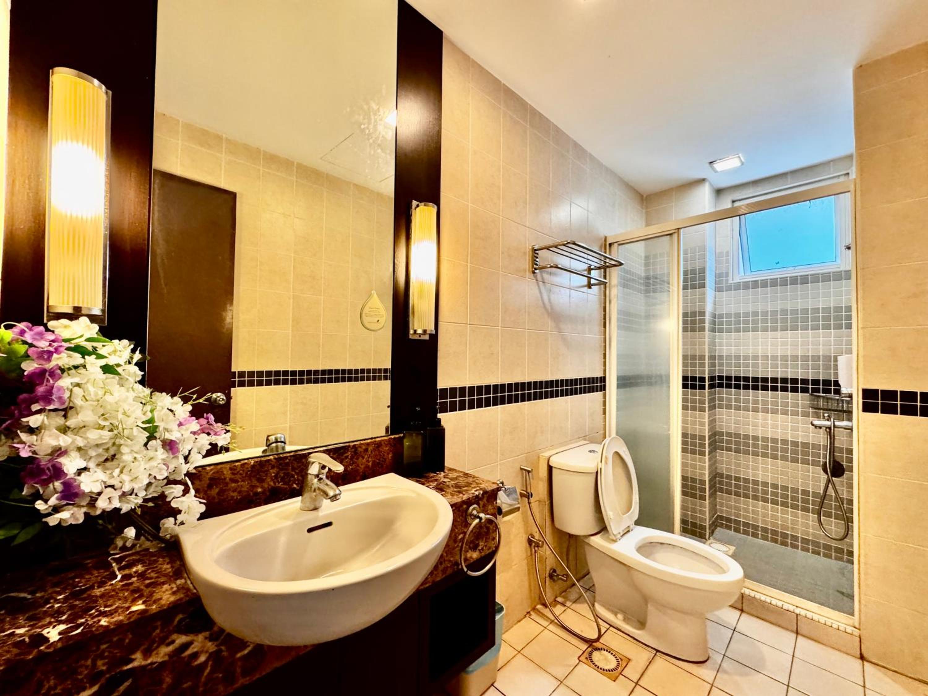 1211 Seri Bukit Ceylon KLCC 5 minutes to Alor Street Pavilion Bukit Bintang 2R2B 8Pax
