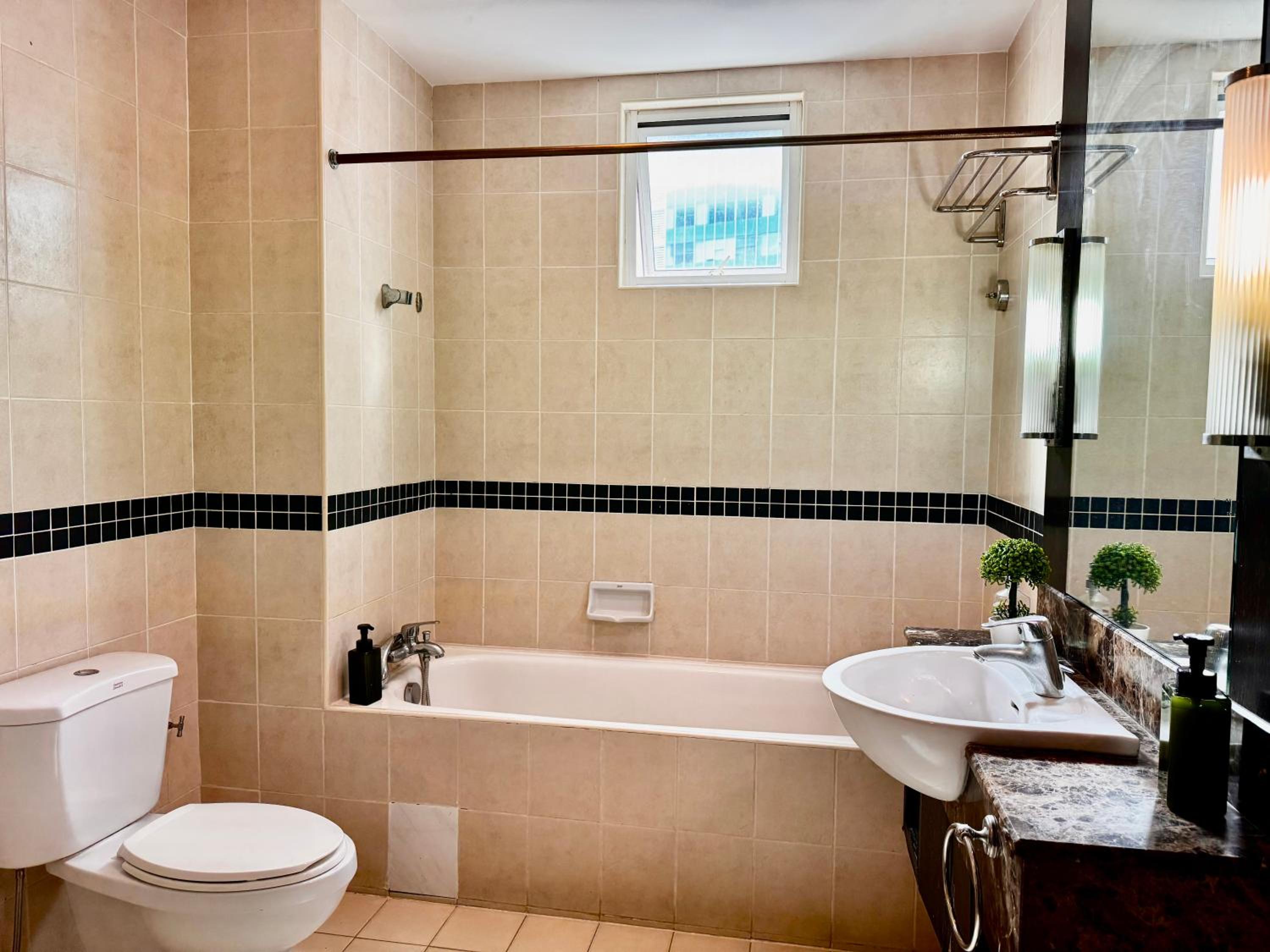 1211 Seri Bukit Ceylon KLCC 5 minutes to Alor Street Pavilion Bukit Bintang 2R2B 8Pax