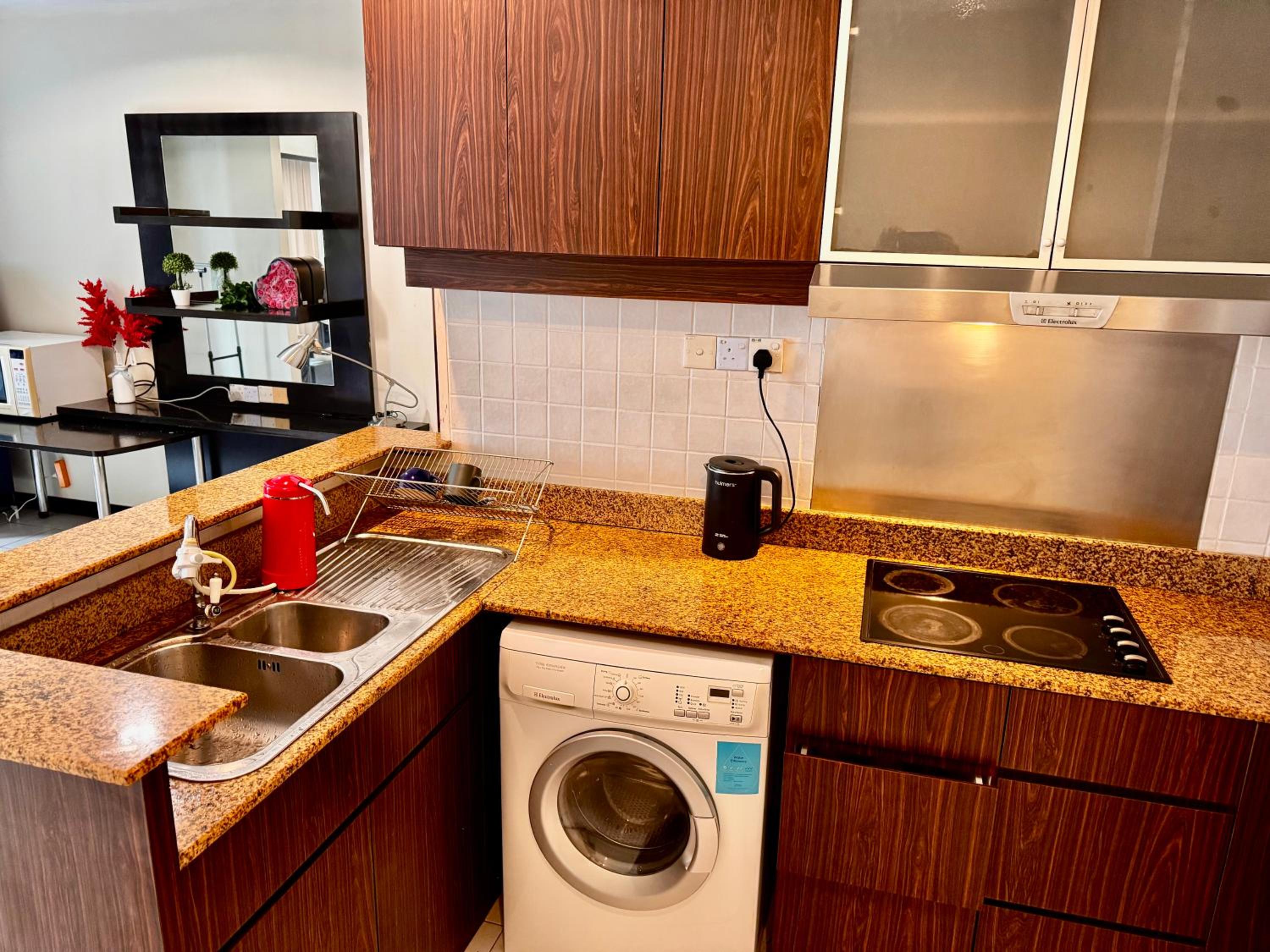 1211 Seri Bukit Ceylon KLCC 5 minutes to Alor Street Pavilion Bukit Bintang 2R2B 8Pax