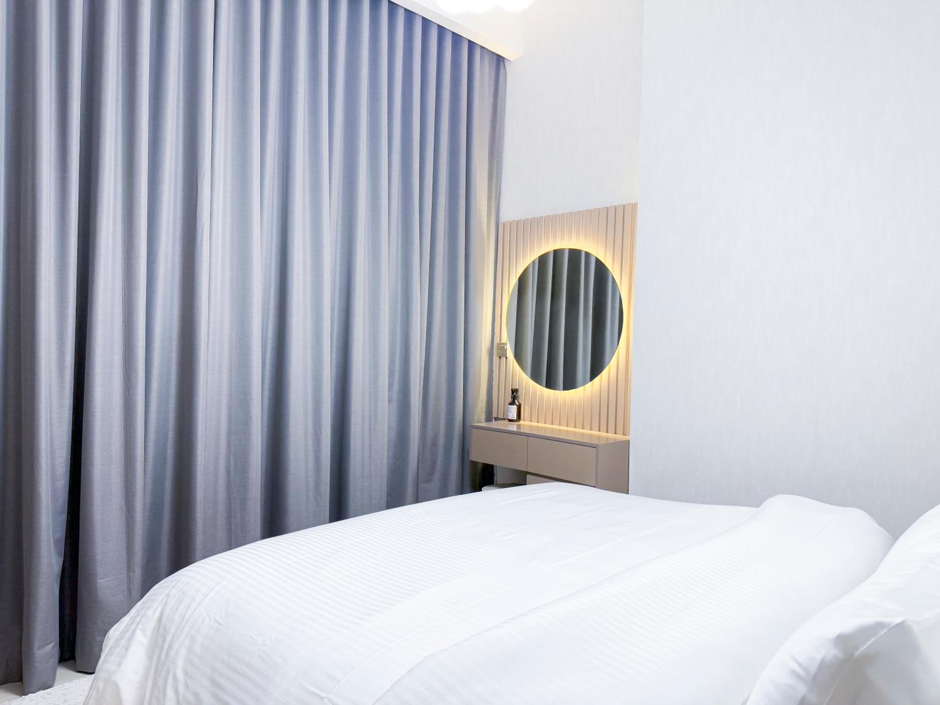 Luxury 3BR near to Downtown - Burj Khalifa & Pool Views - 10 min to Dubai Mall