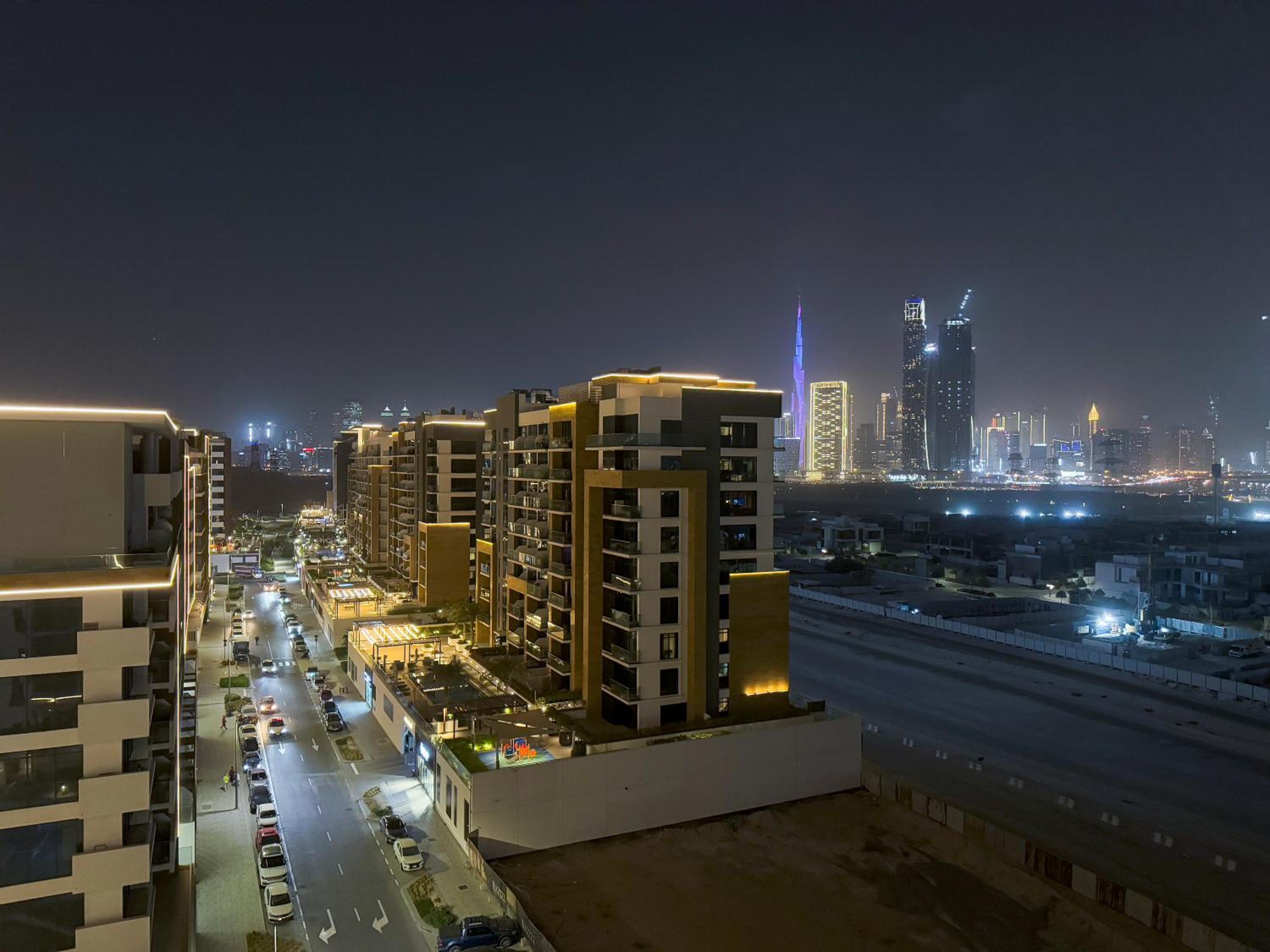 Luxury 3BR near to Downtown - Burj Khalifa & Pool Views - 10 min to Dubai Mall