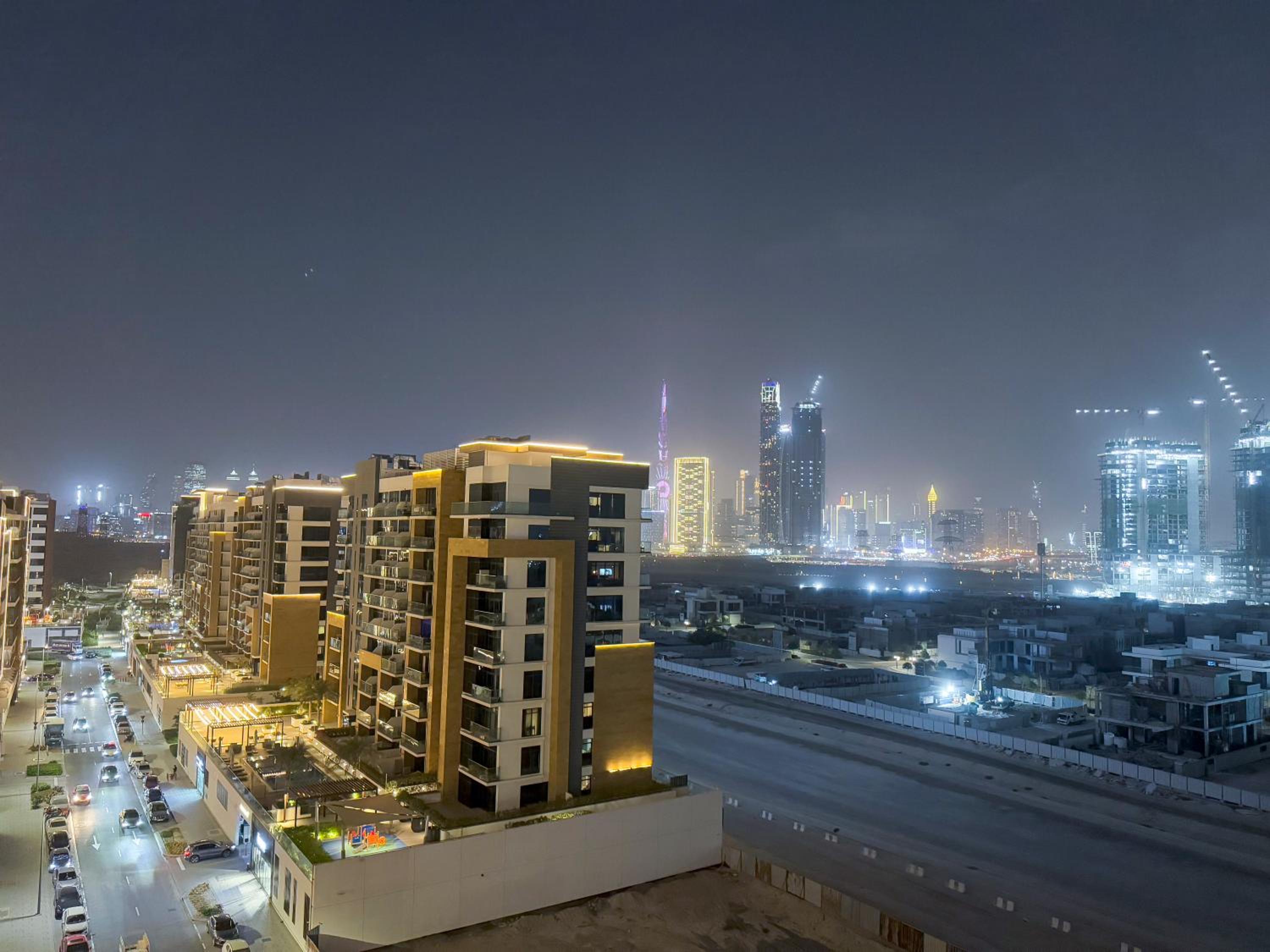 Luxury 3BR near to Downtown - Burj Khalifa & Pool Views - 10 min to Dubai Mall