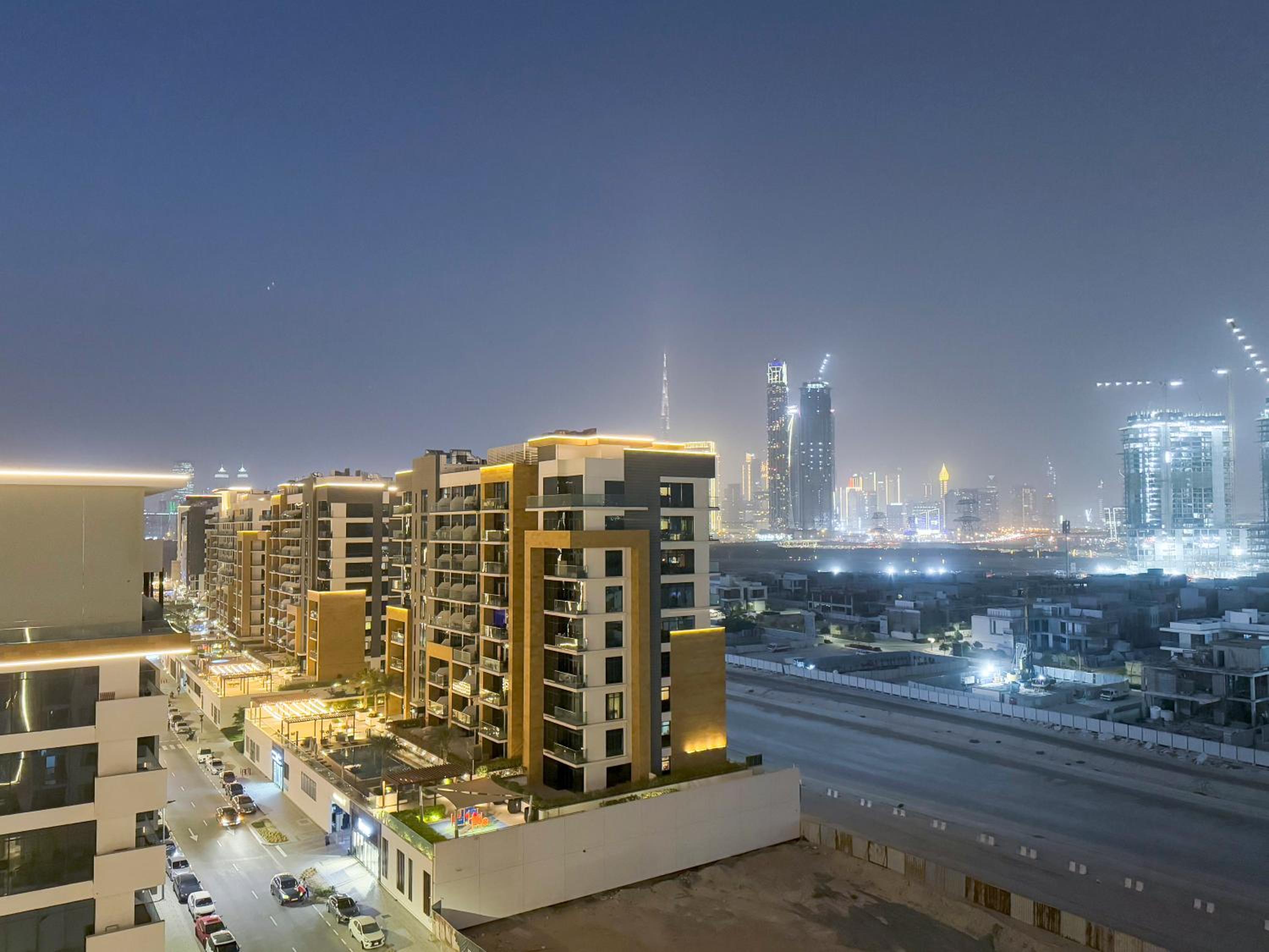Luxury 3BR near to Downtown - Burj Khalifa & Pool Views - 10 min to Dubai Mall
