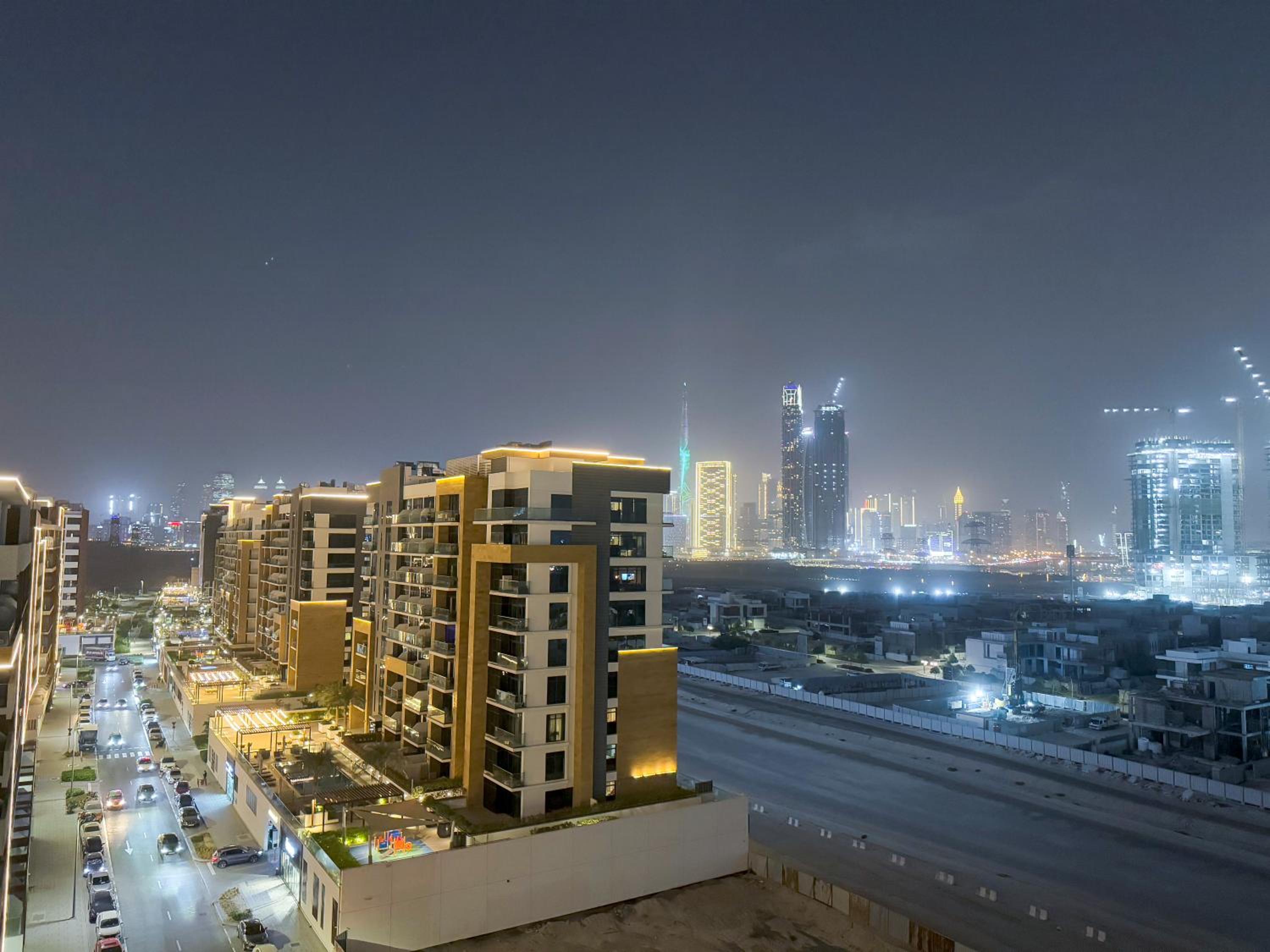 Luxury 3BR near to Downtown - Burj Khalifa & Pool Views - 10 min to Dubai Mall