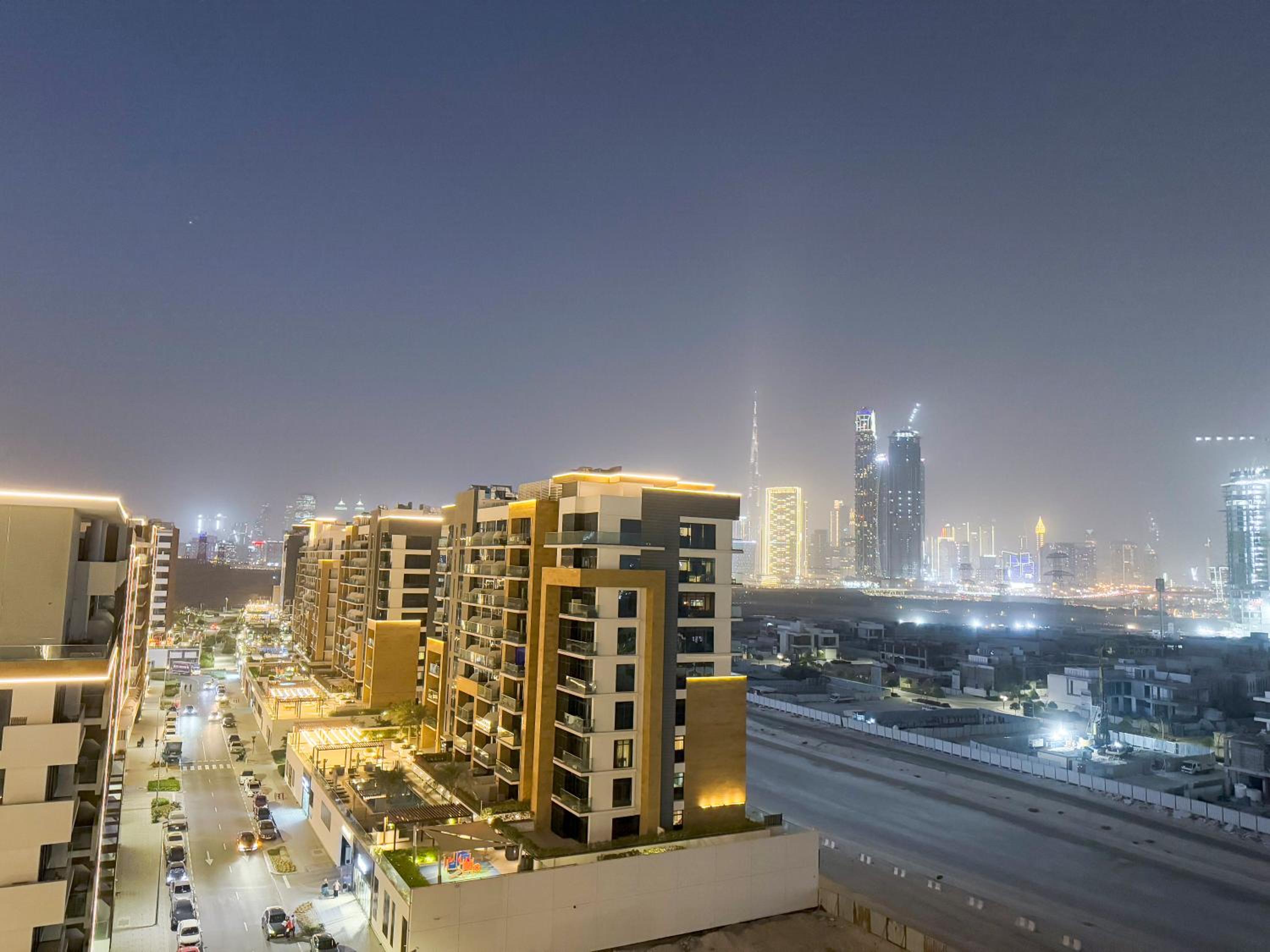 Luxury 3BR near to Downtown - Burj Khalifa & Pool Views - 10 min to Dubai Mall
