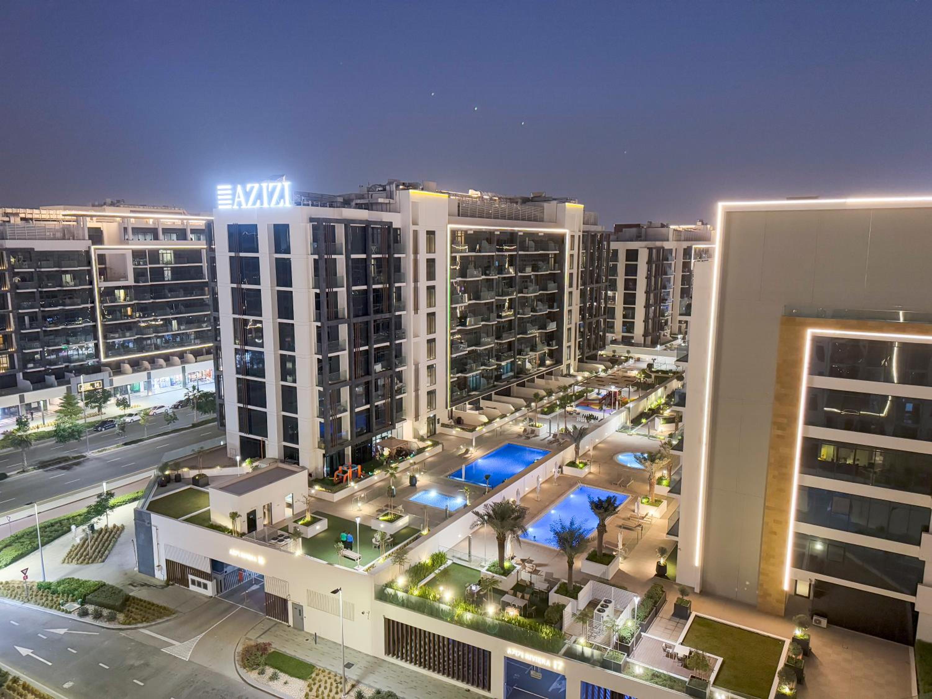 Luxury 3BR near to Downtown - Burj Khalifa & Pool Views - 10 min to Dubai Mall
