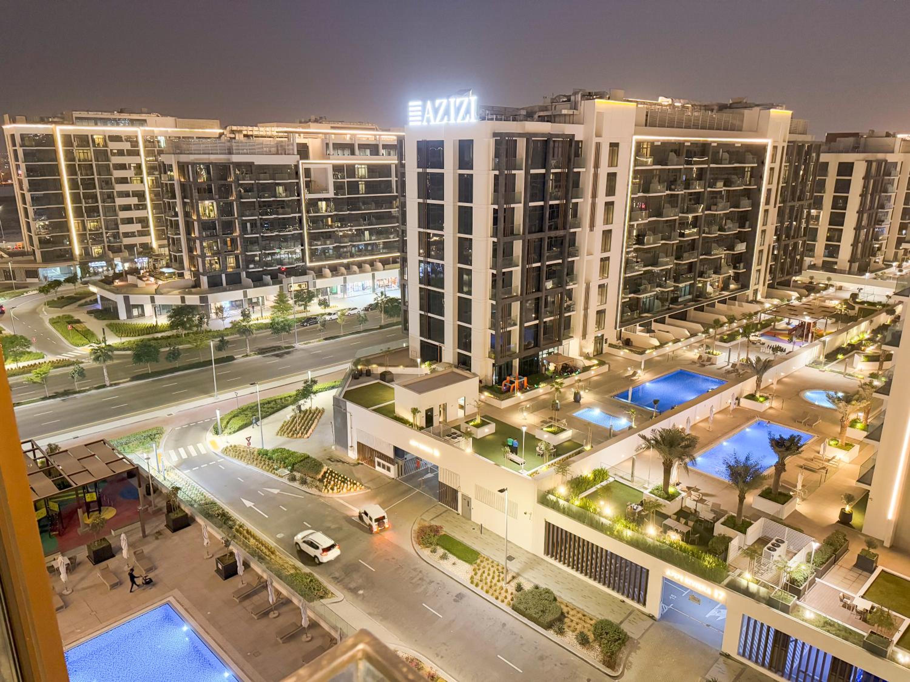 Luxury 3BR near to Downtown - Burj Khalifa & Pool Views - 10 min to Dubai Mall