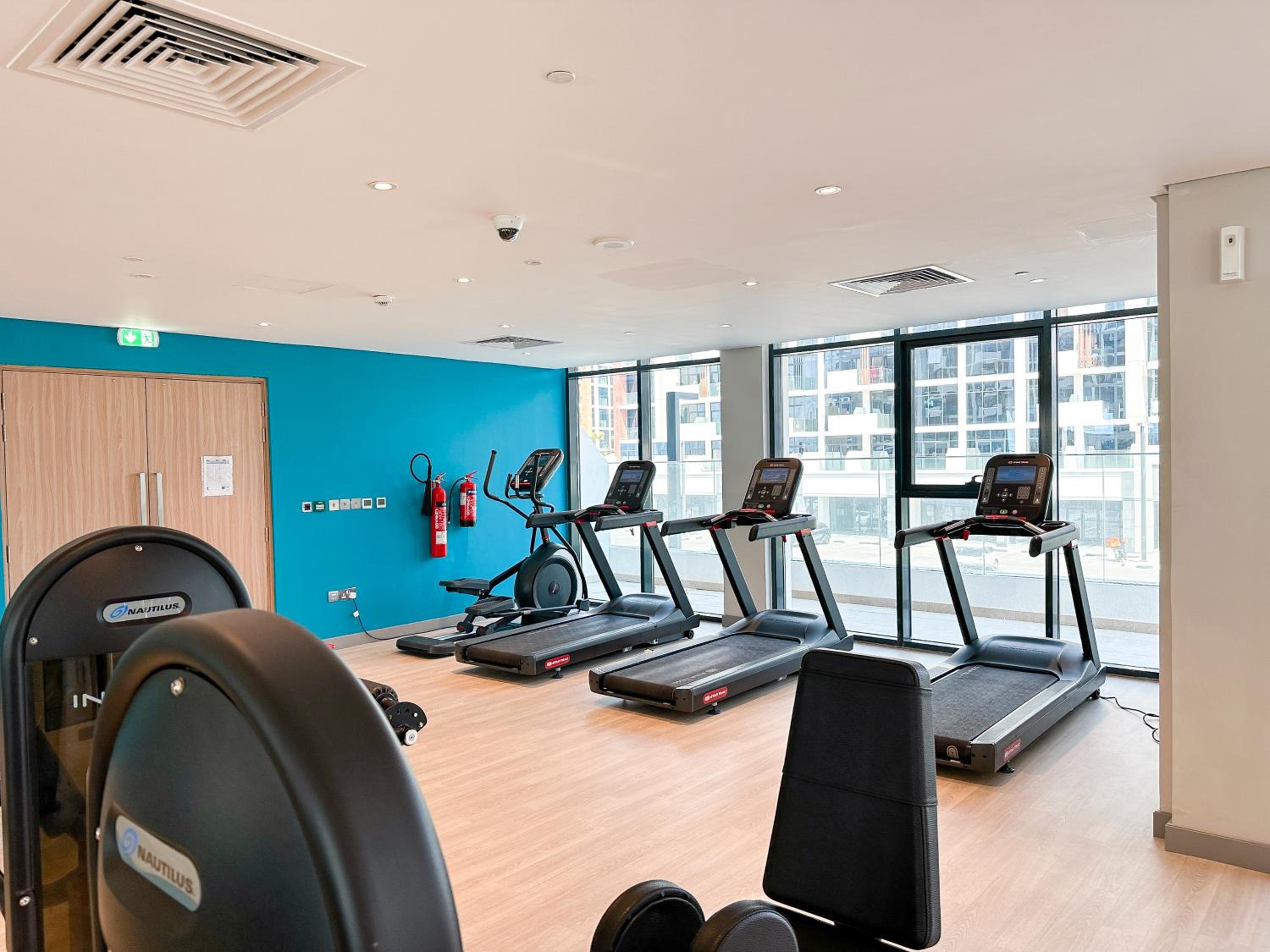 Luxury 3BR near to Downtown - Burj Khalifa & Pool Views - 10 min to Dubai Mall