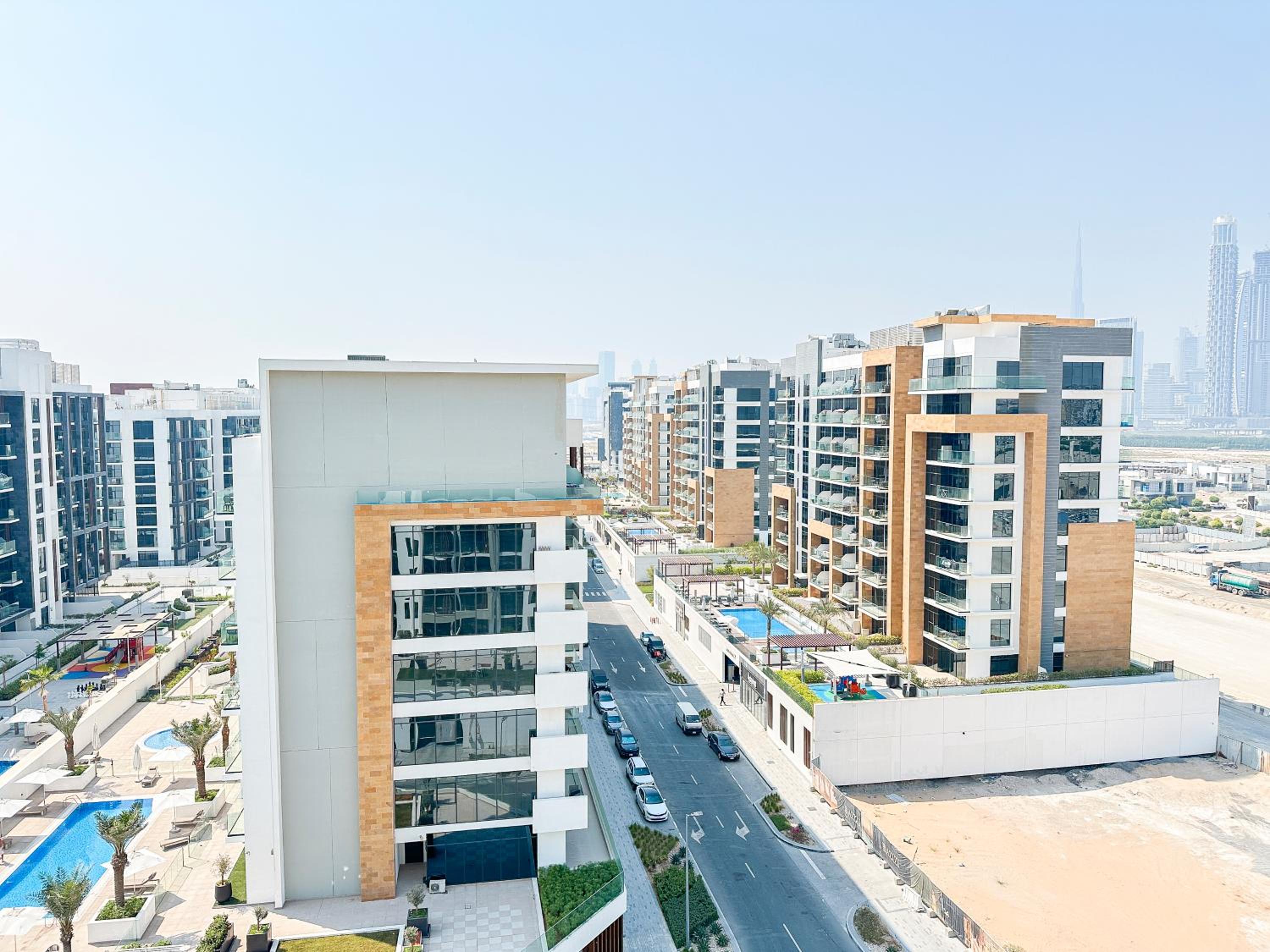 Luxury 3BR near to Downtown - Burj Khalifa & Pool Views - 10 min to Dubai Mall