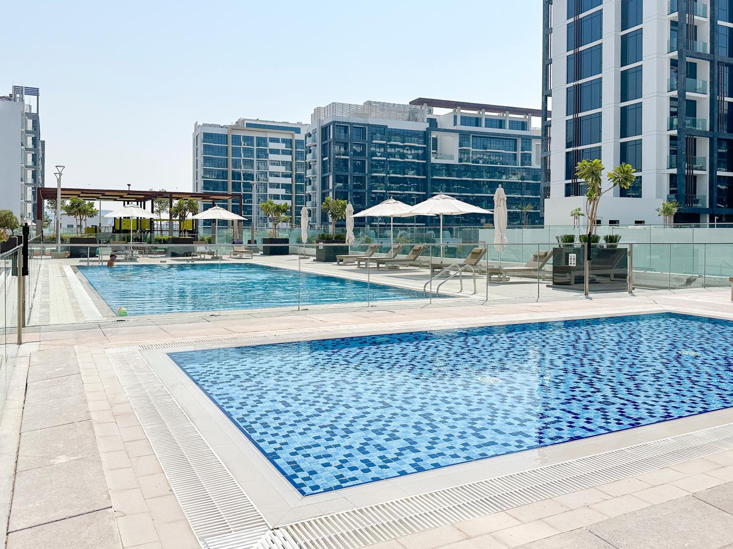 Luxury 3BR near to Downtown - Burj Khalifa & Pool Views - 10 min to Dubai Mall