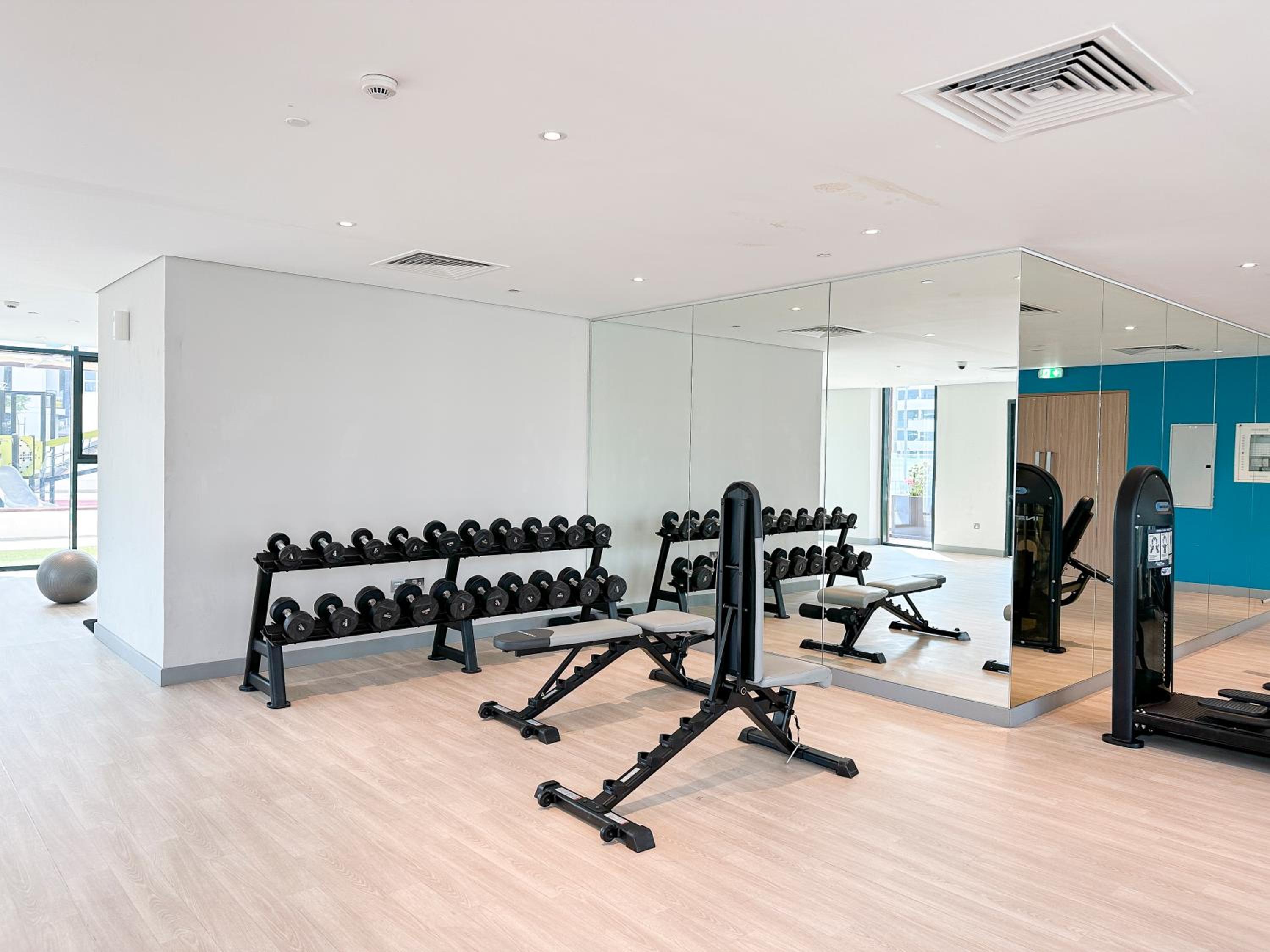 Luxury 3BR near to Downtown - Burj Khalifa & Pool Views - 10 min to Dubai Mall