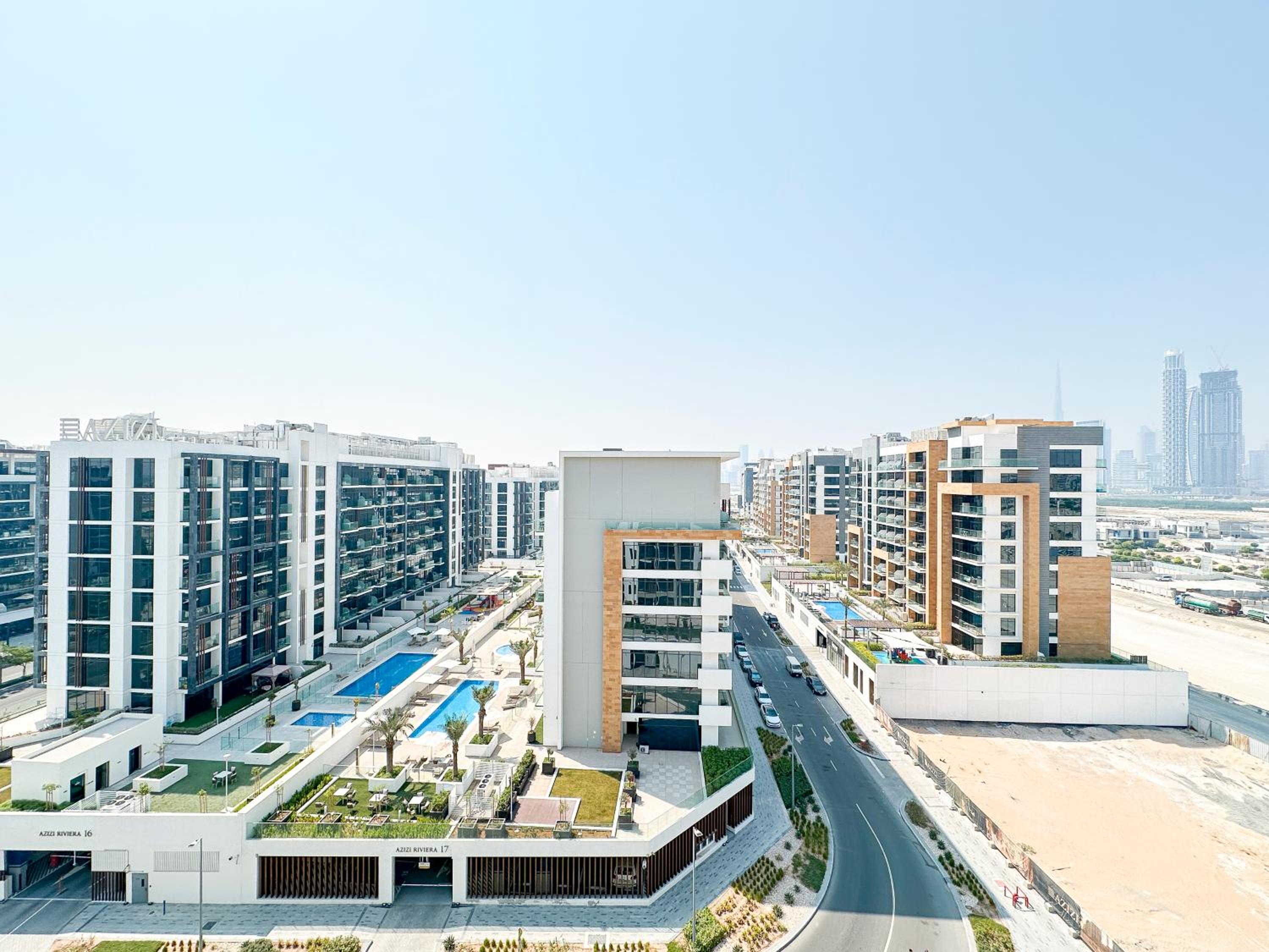 Luxury 3BR near to Downtown - Burj Khalifa & Pool Views - 10 min to Dubai Mall