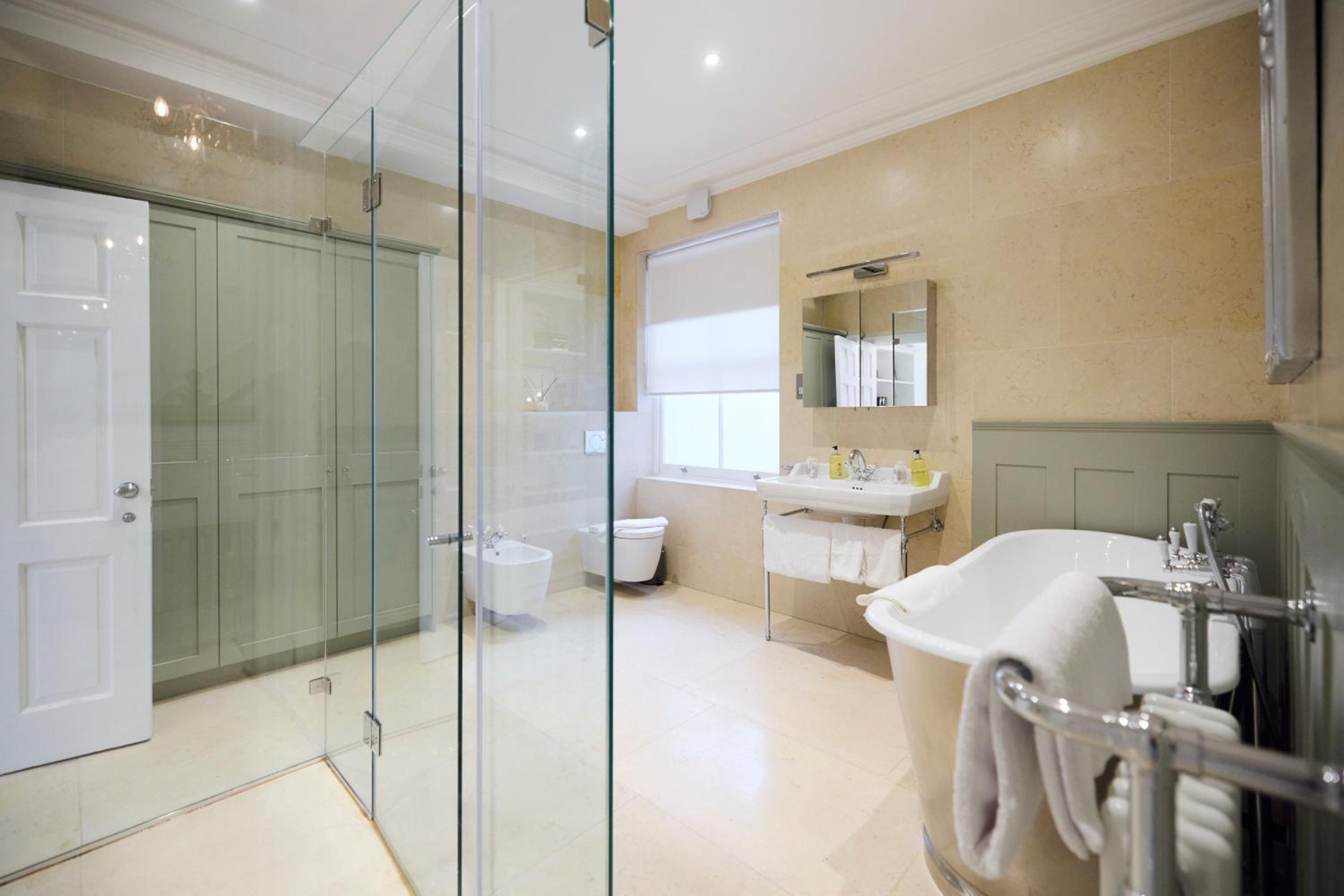 The Belsize Park Place - Charming 6BDR Home with Garden