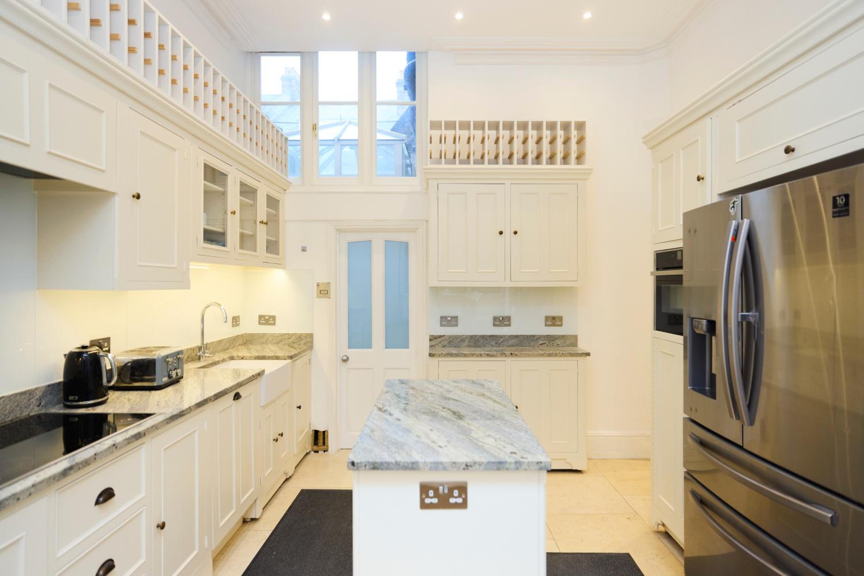The Belsize Park Place - Charming 6BDR Home with Garden