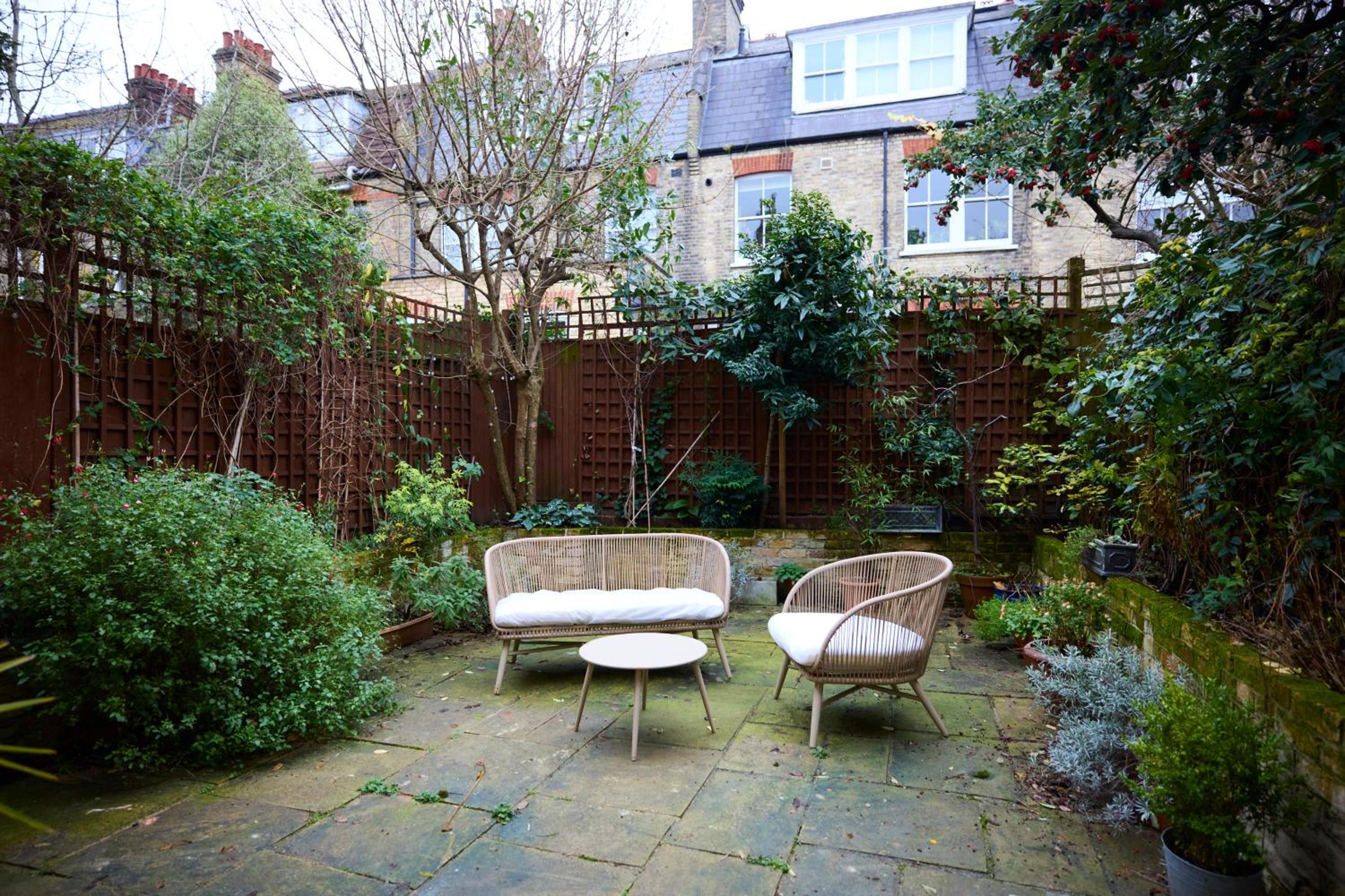 The Belsize Park Place - Charming 6BDR Home with Garden