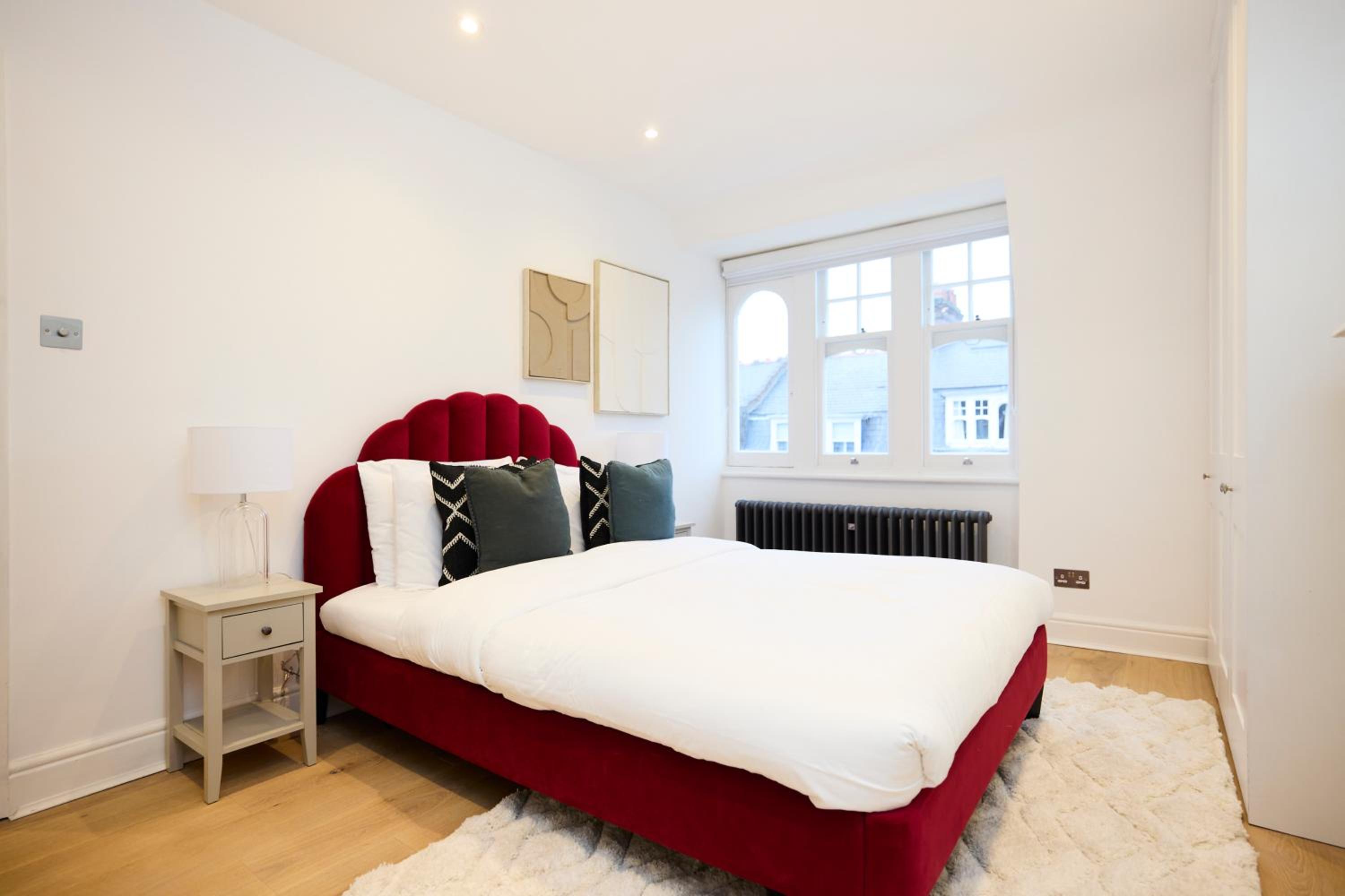 The Belsize Park Place - Charming 6BDR Home with Garden