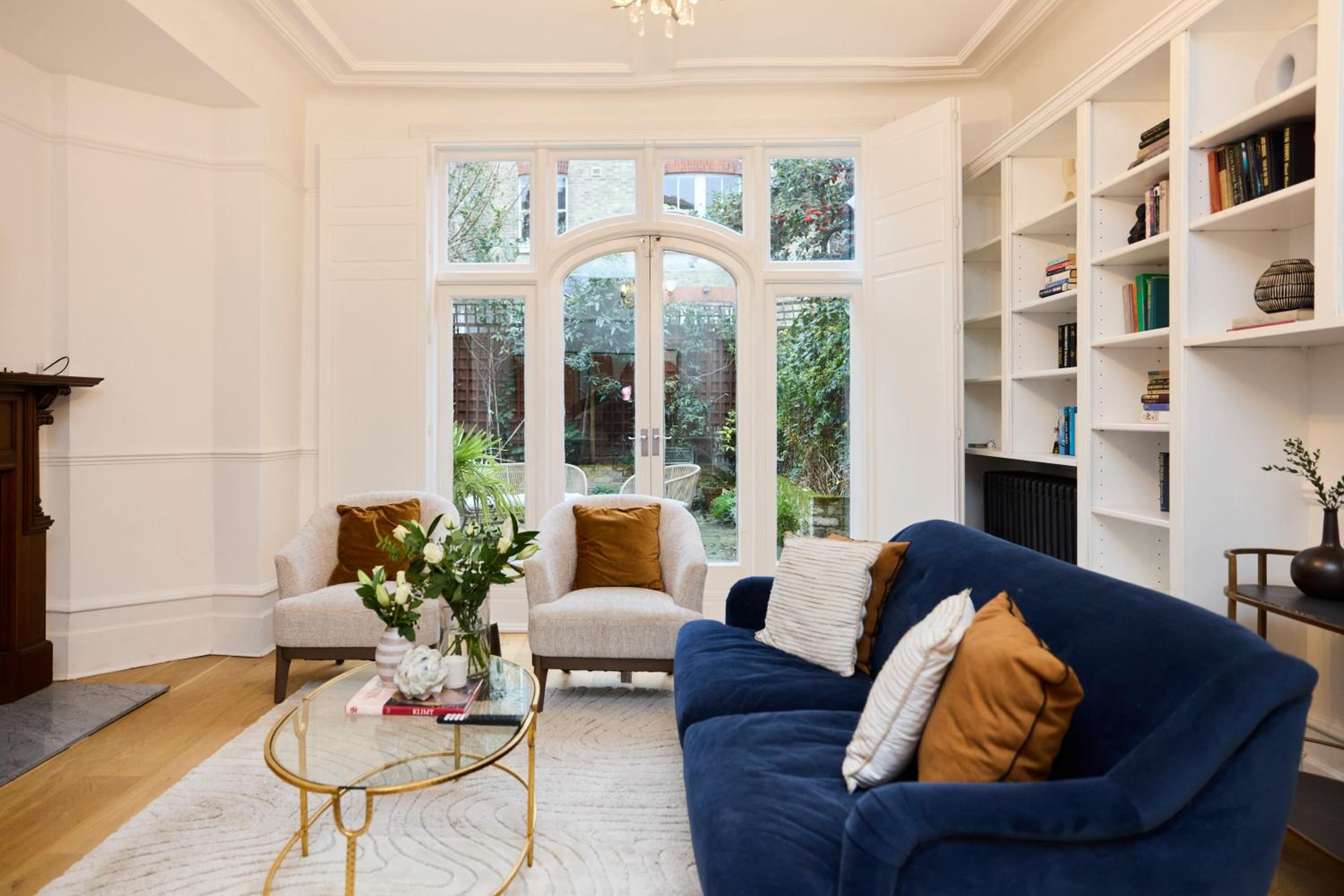 The Belsize Park Place - Charming 6BDR Home with Garden