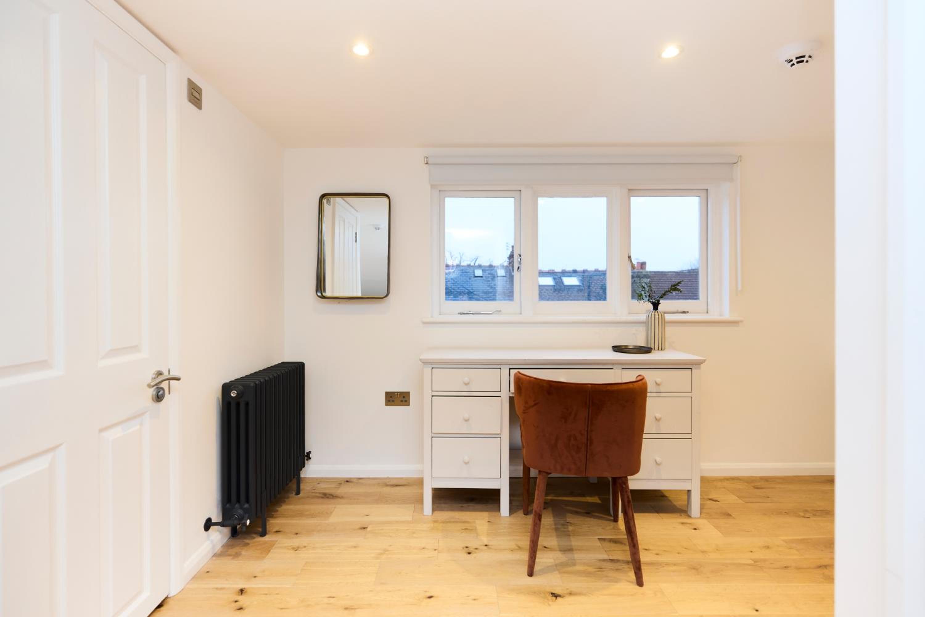 The Belsize Park Place - Charming 6BDR Home with Garden