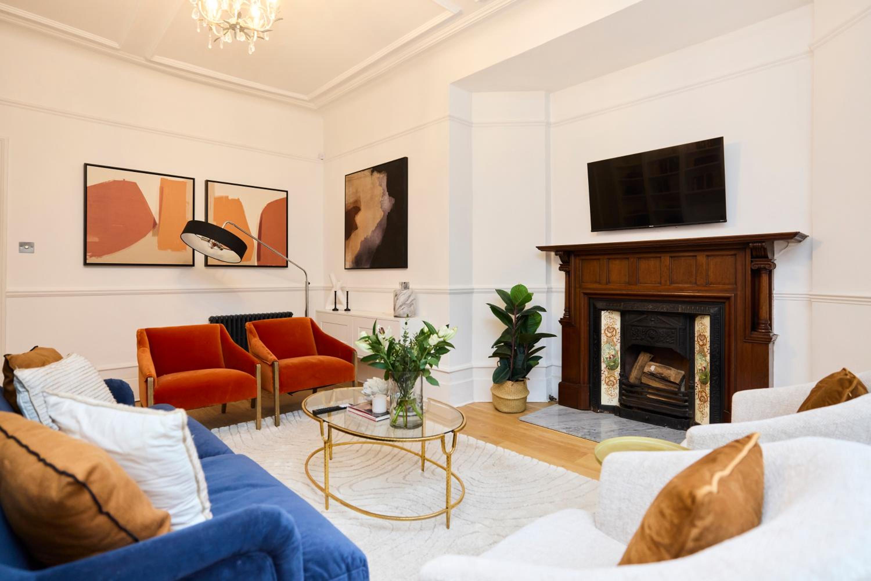 The Belsize Park Place - Charming 6BDR Home with Garden