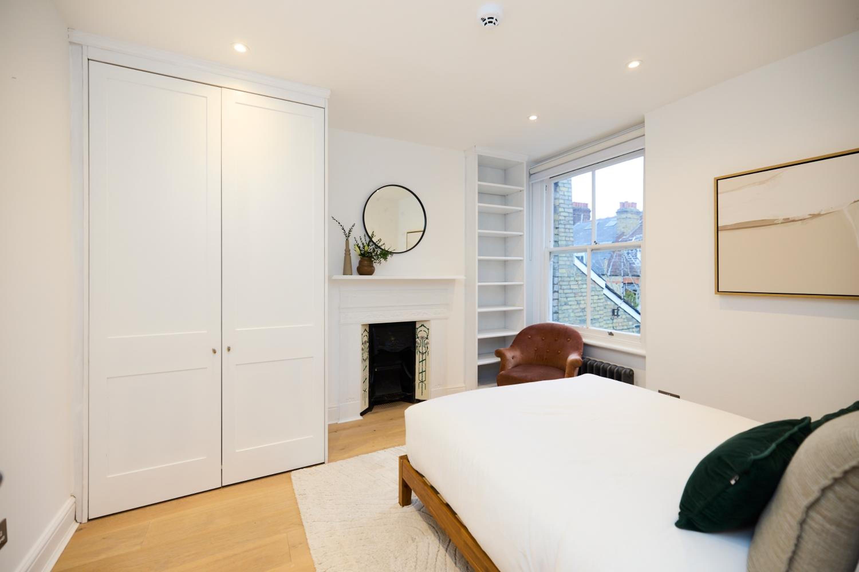 The Belsize Park Place - Charming 6BDR Home with Garden