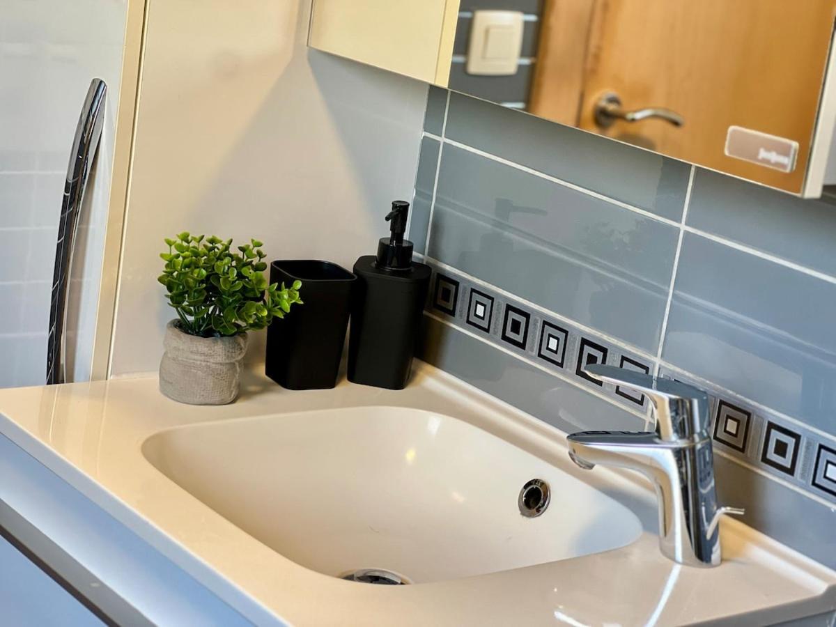 Isa'Bellescale - Fully equipped house 2km from Brussels South Airport