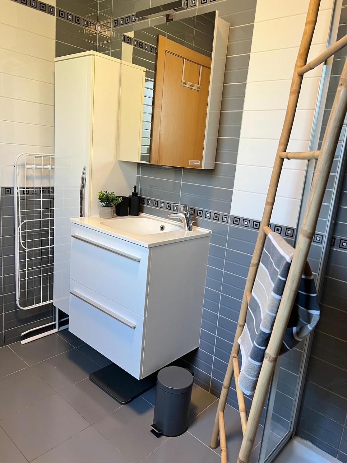 Isa'Bellescale - Fully equipped house 2km from Brussels South Airport