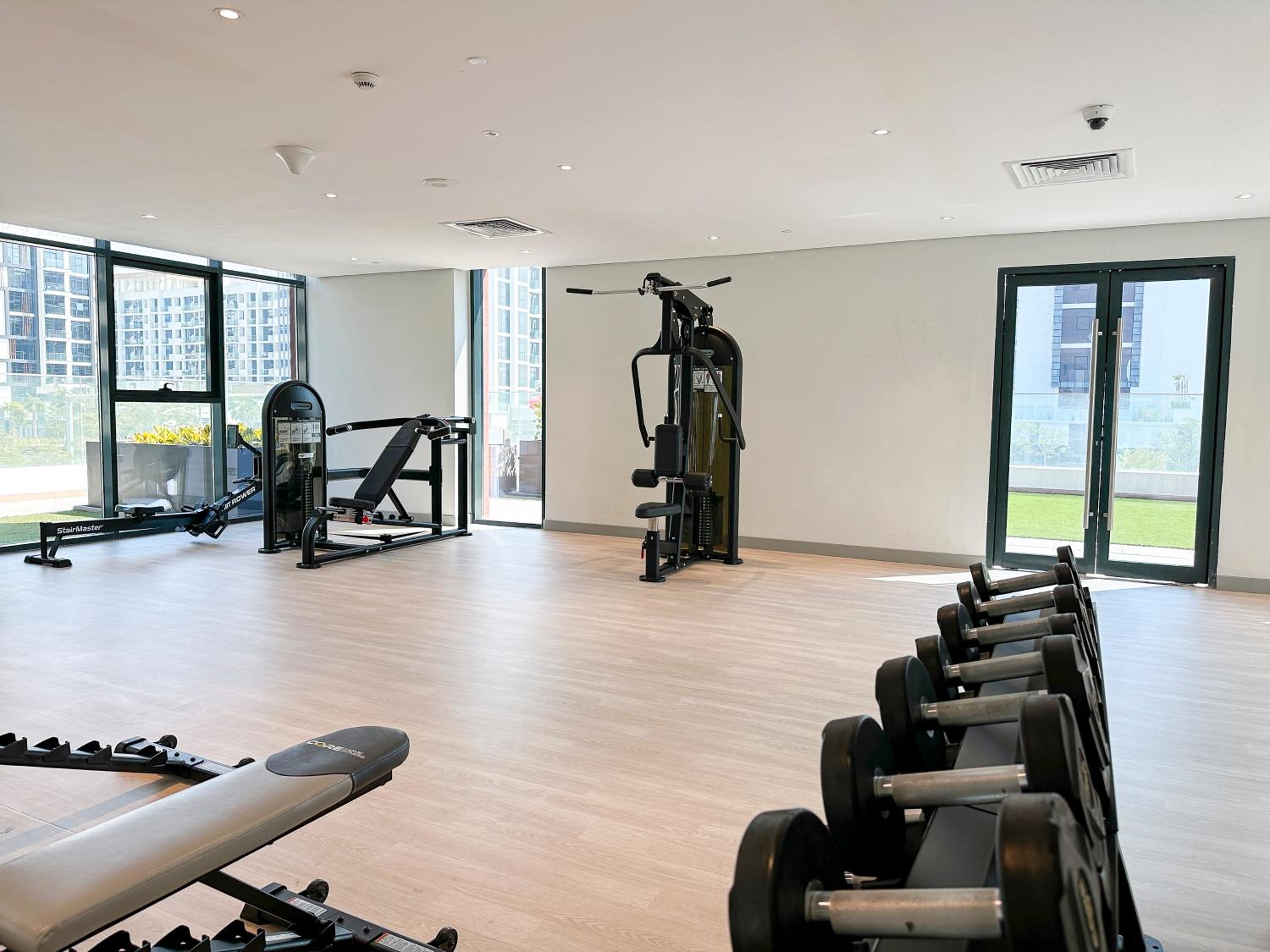 Luxury 3BR near to Downtown - Burj Khalifa & Pool Views - 10 min to Dubai Mall