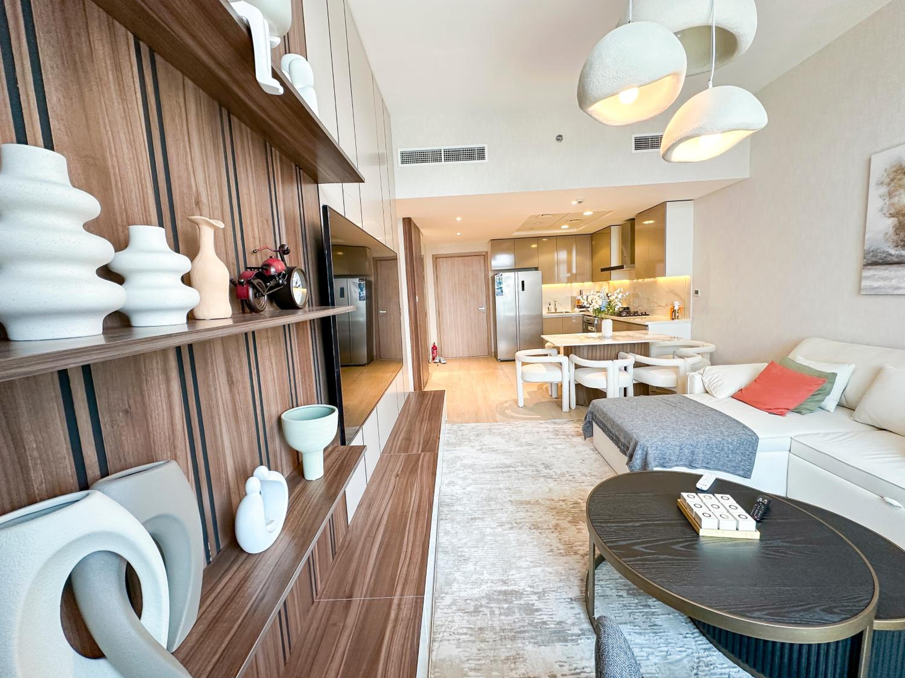 Luxury 3BR near to Downtown - Burj Khalifa & Pool Views - 10 min to Dubai Mall