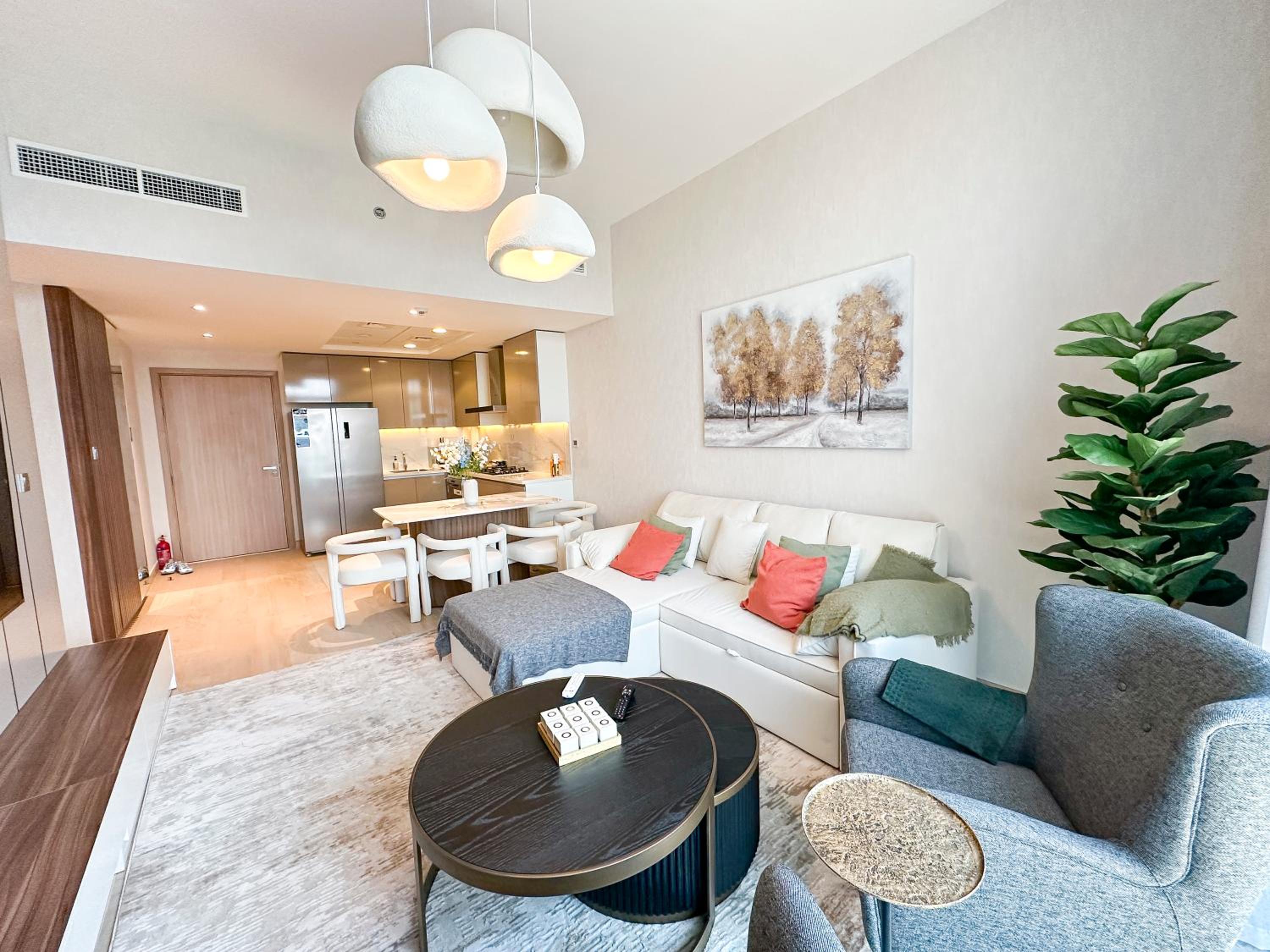 Luxury 3BR near to Downtown - Burj Khalifa & Pool Views - 10 min to Dubai Mall