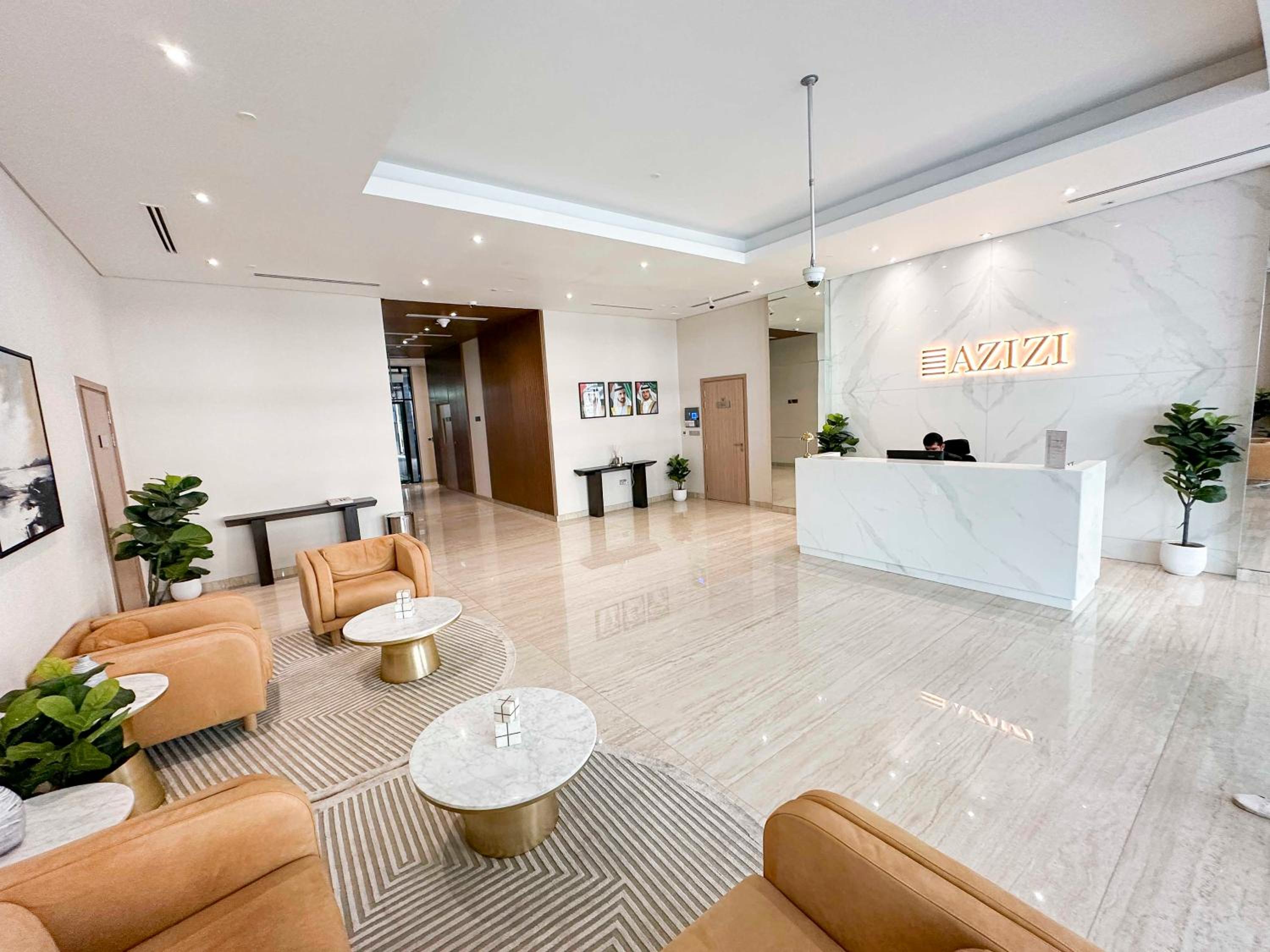 Luxury 3BR near to Downtown - Burj Khalifa & Pool Views - 10 min to Dubai Mall