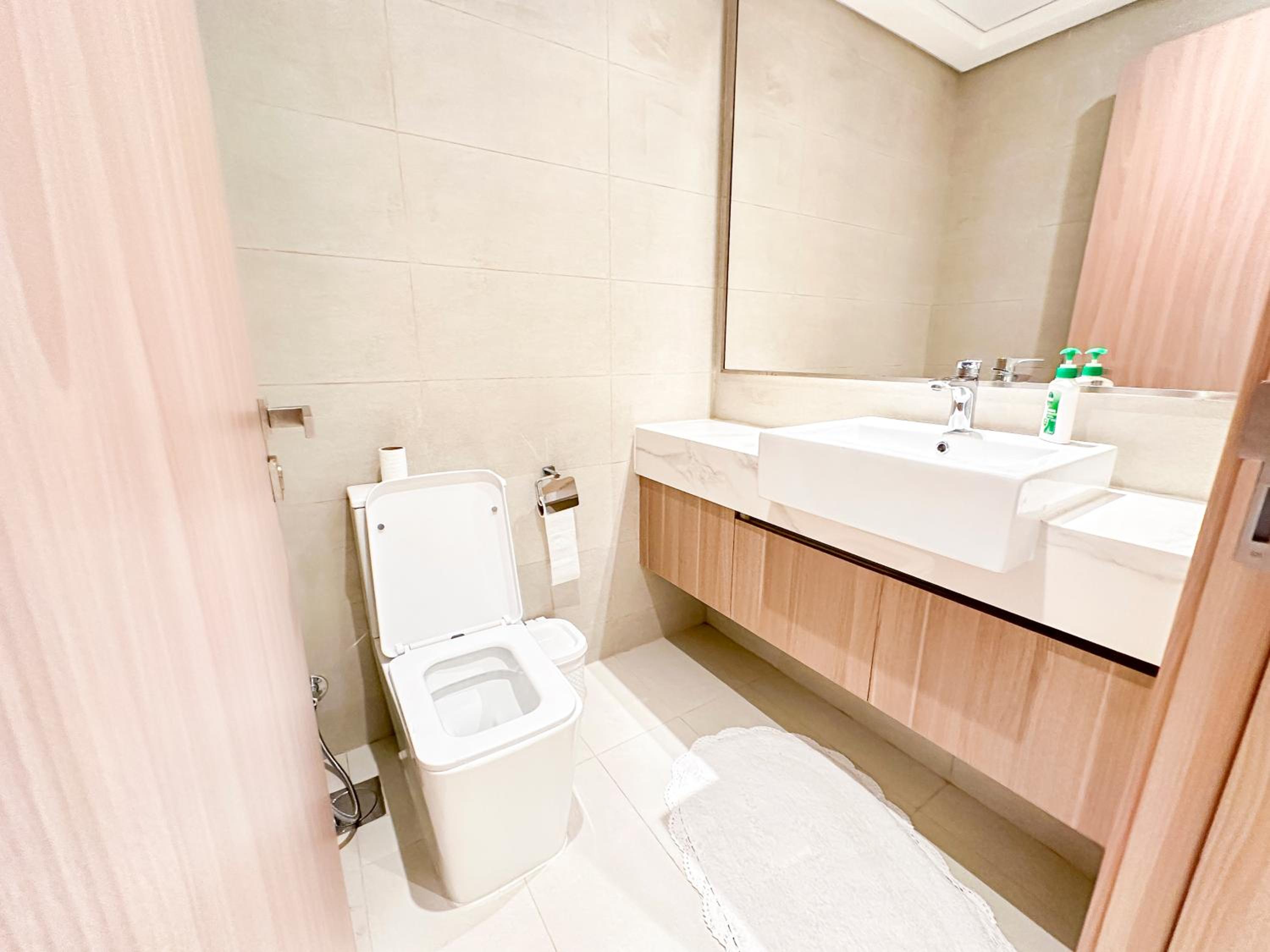 Luxury 3BR near to Downtown - Burj Khalifa & Pool Views - 10 min to Dubai Mall