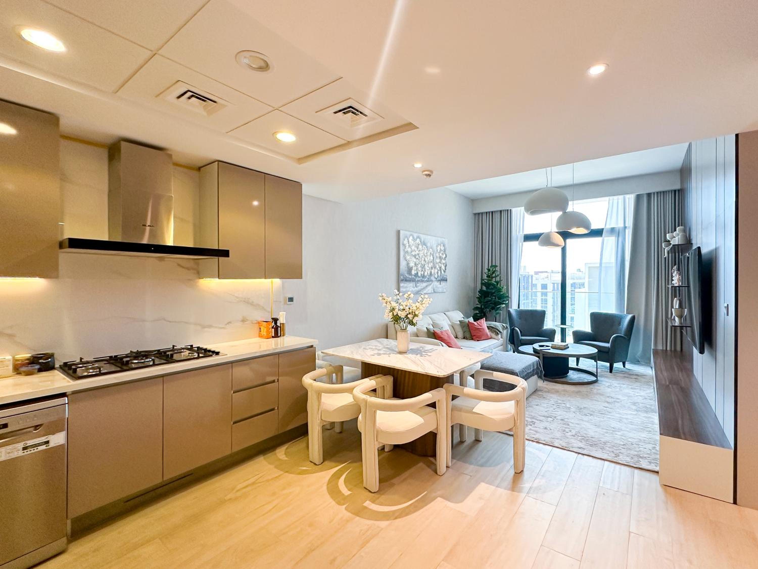 Luxury 3BR near to Downtown - Burj Khalifa & Pool Views - 10 min to Dubai Mall