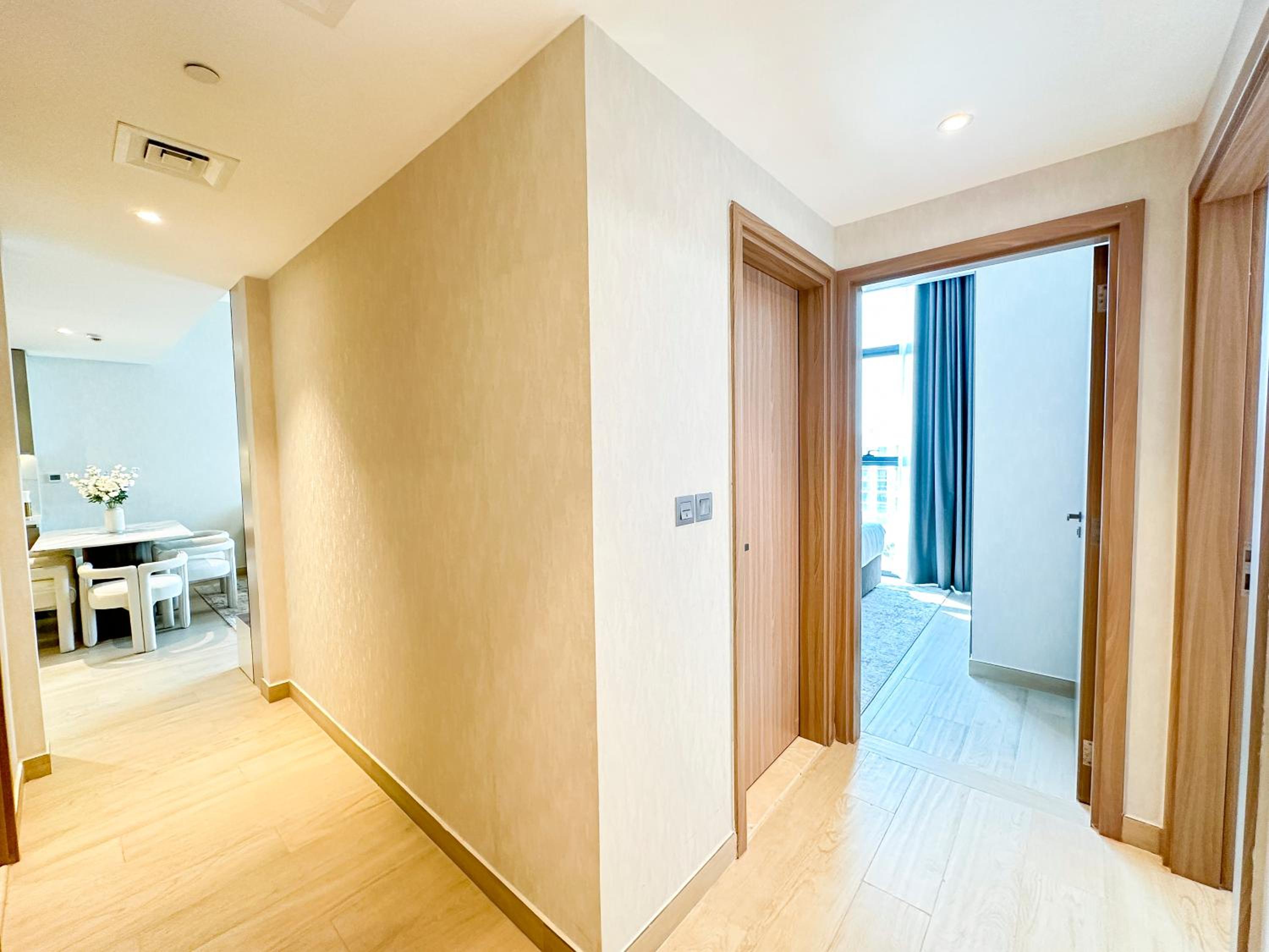 Luxury 3BR near to Downtown - Burj Khalifa & Pool Views - 10 min to Dubai Mall