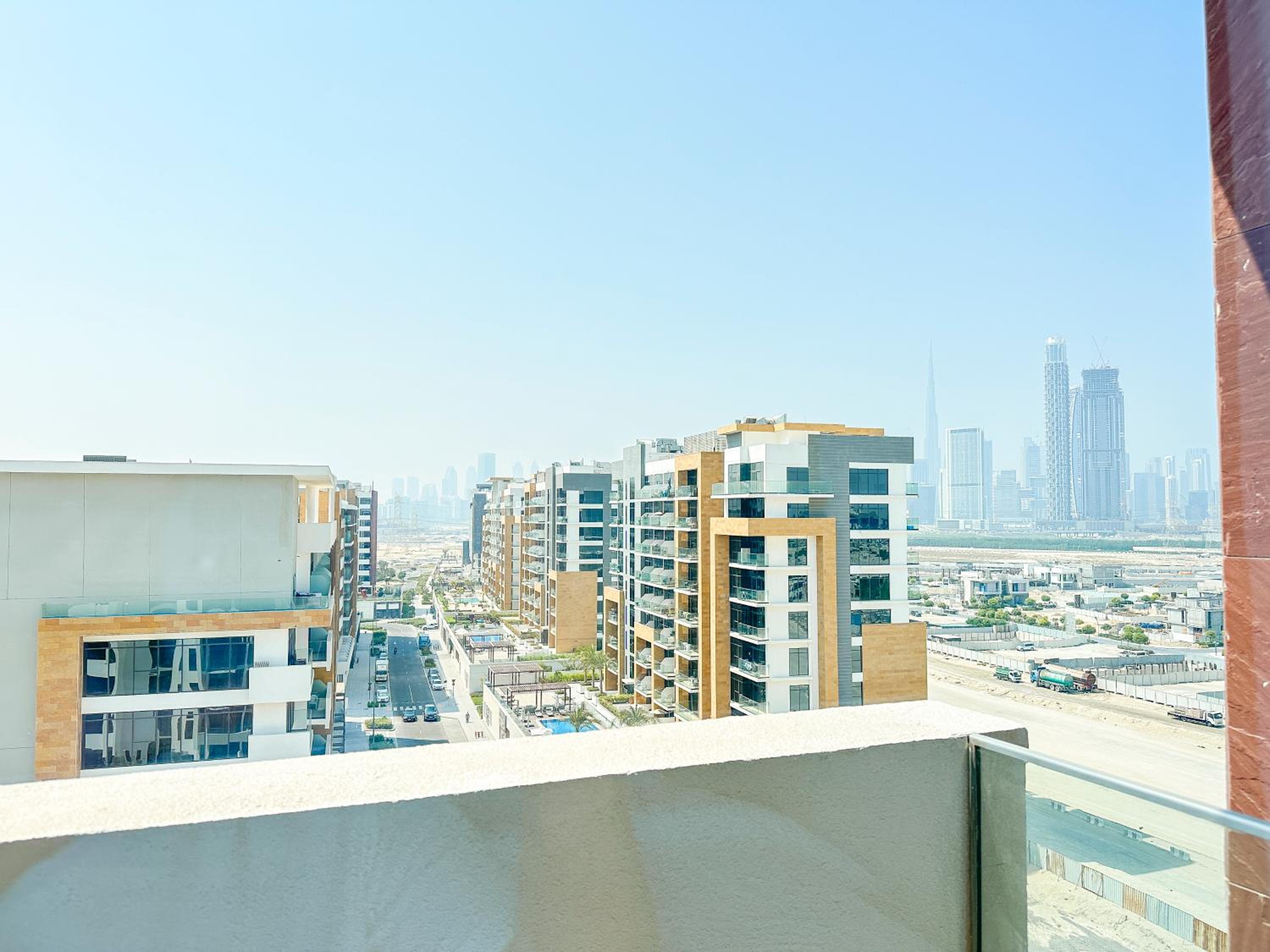 Luxury 3BR near to Downtown - Burj Khalifa & Pool Views - 10 min to Dubai Mall