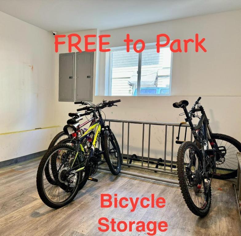 Private Room with Shared Bathroom on the 1st Floor 10 minutes walk to University of Washington
