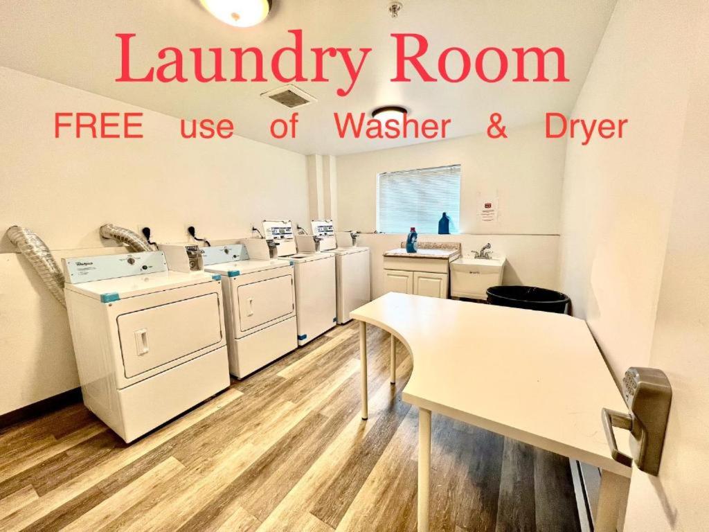 Private Room with Shared Bathroom on the 1st Floor 10 minutes walk to University of Washington