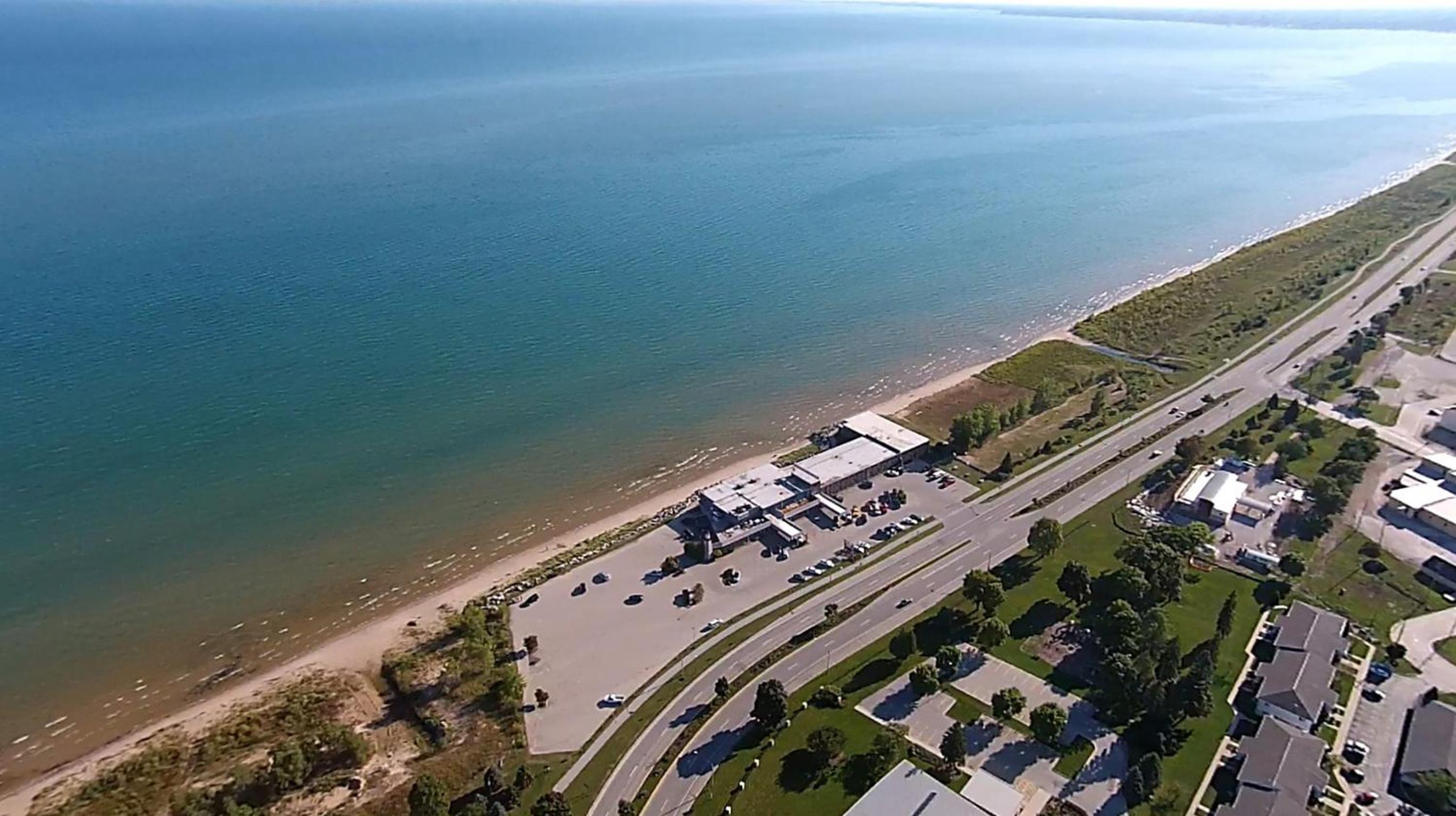Lighthouse Inn - Two Rivers
