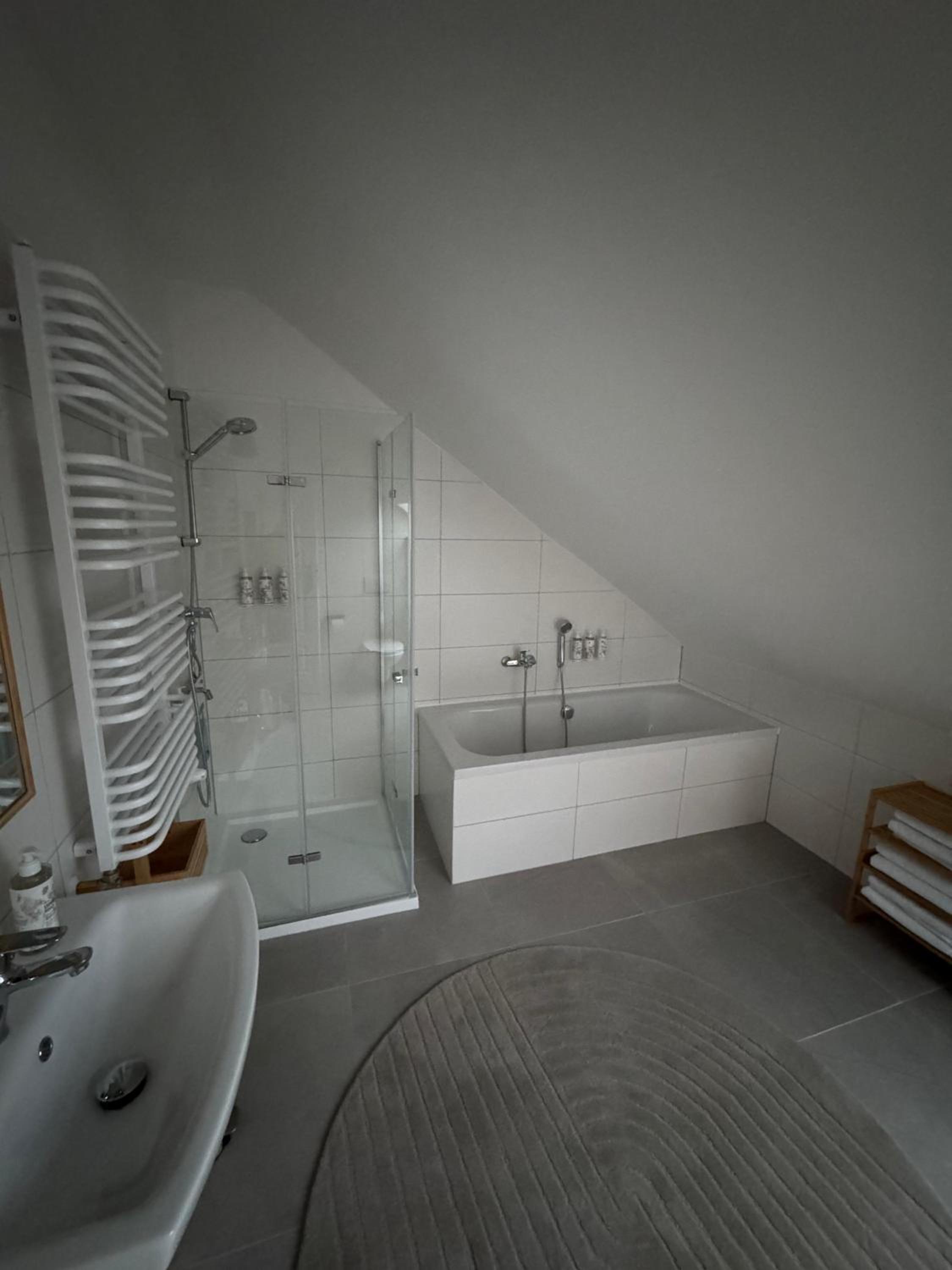 ApartNaest Radeberg - vollausgestattete 1 - bis 4-Zimmer Apartments l 24h Zugang per Code l Check-in Anleitung über Posteingang l Parkplatz auf Anfrage l F