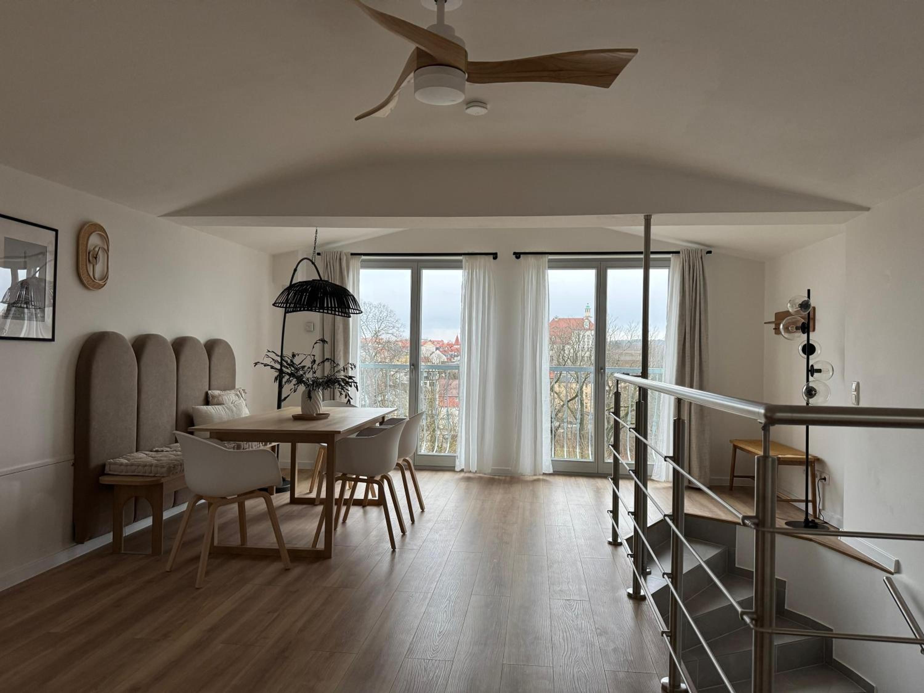 ApartNaest Radeberg - vollausgestattete 1 - bis 4-Zimmer Apartments l 24h Zugang per Code l Check-in Anleitung über Posteingang l Parkplatz auf Anfrage l F