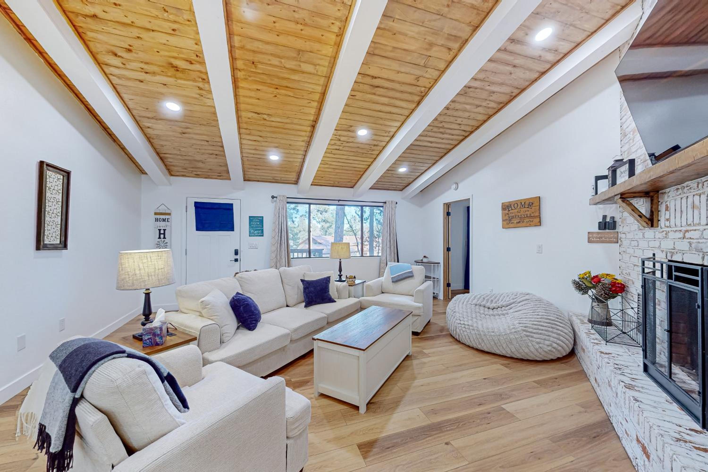 4BR Home with Decks, Fireplace, Golf Nearby