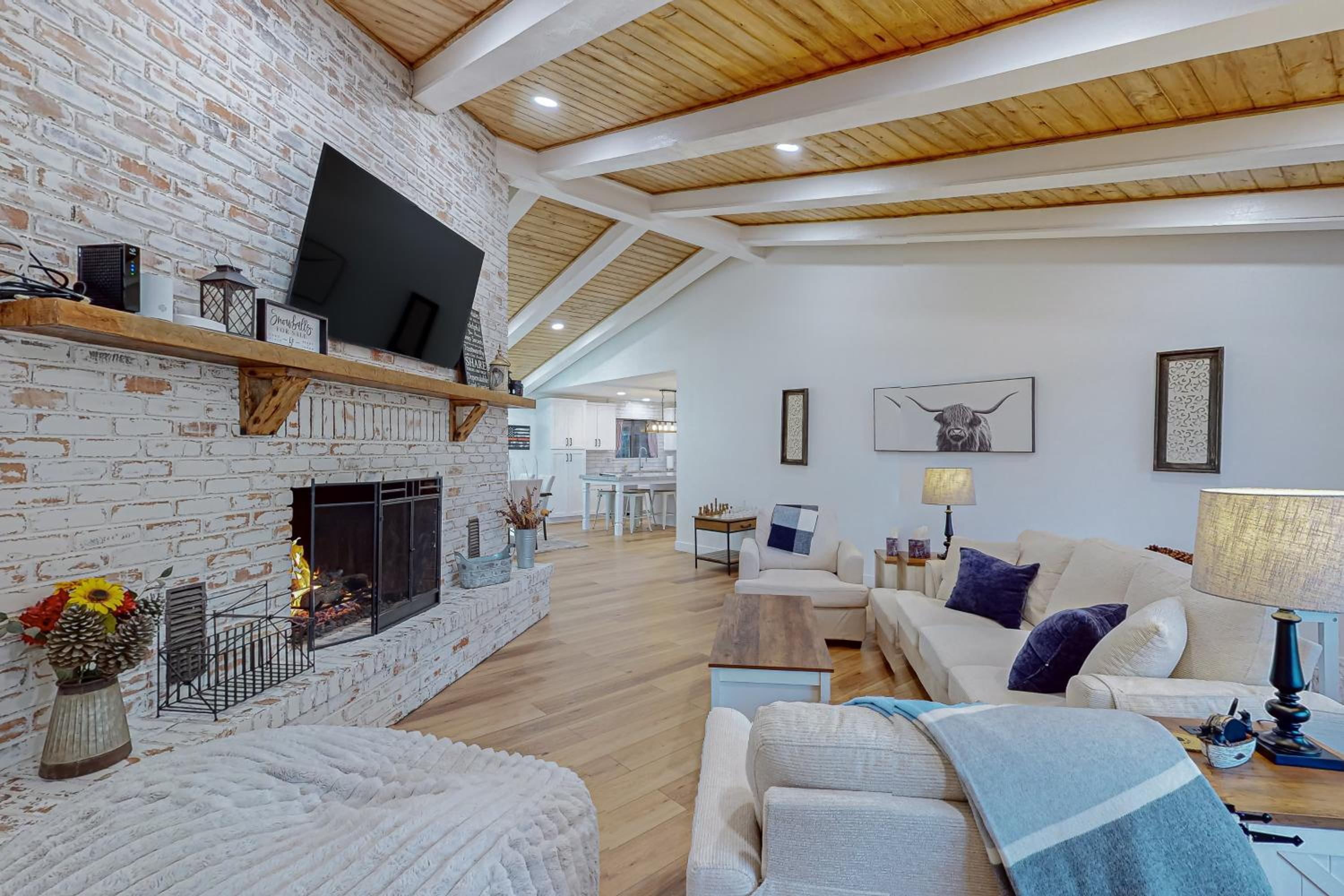 4BR Home with Decks, Fireplace, Golf Nearby