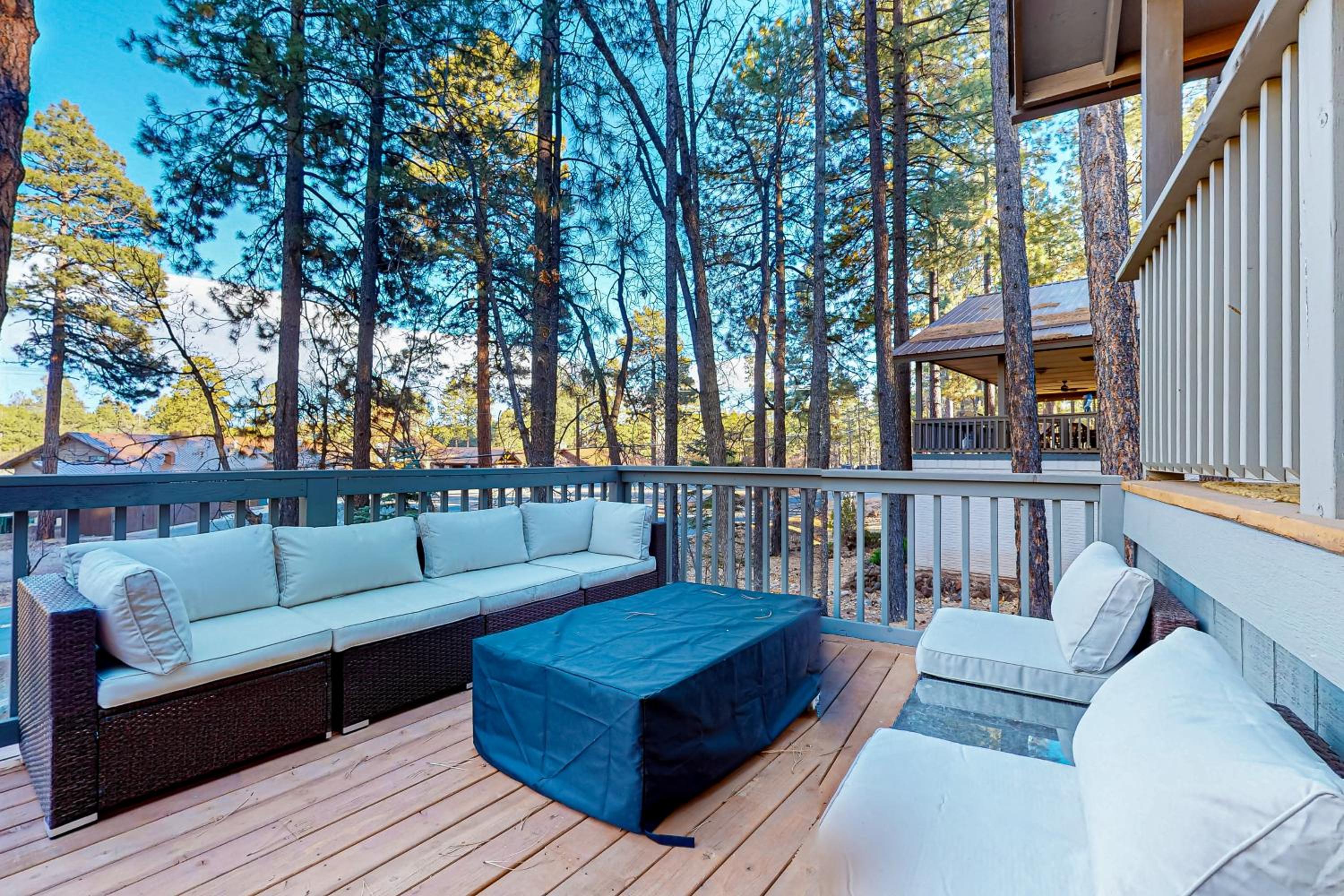 4BR Home with Decks, Fireplace, Golf Nearby