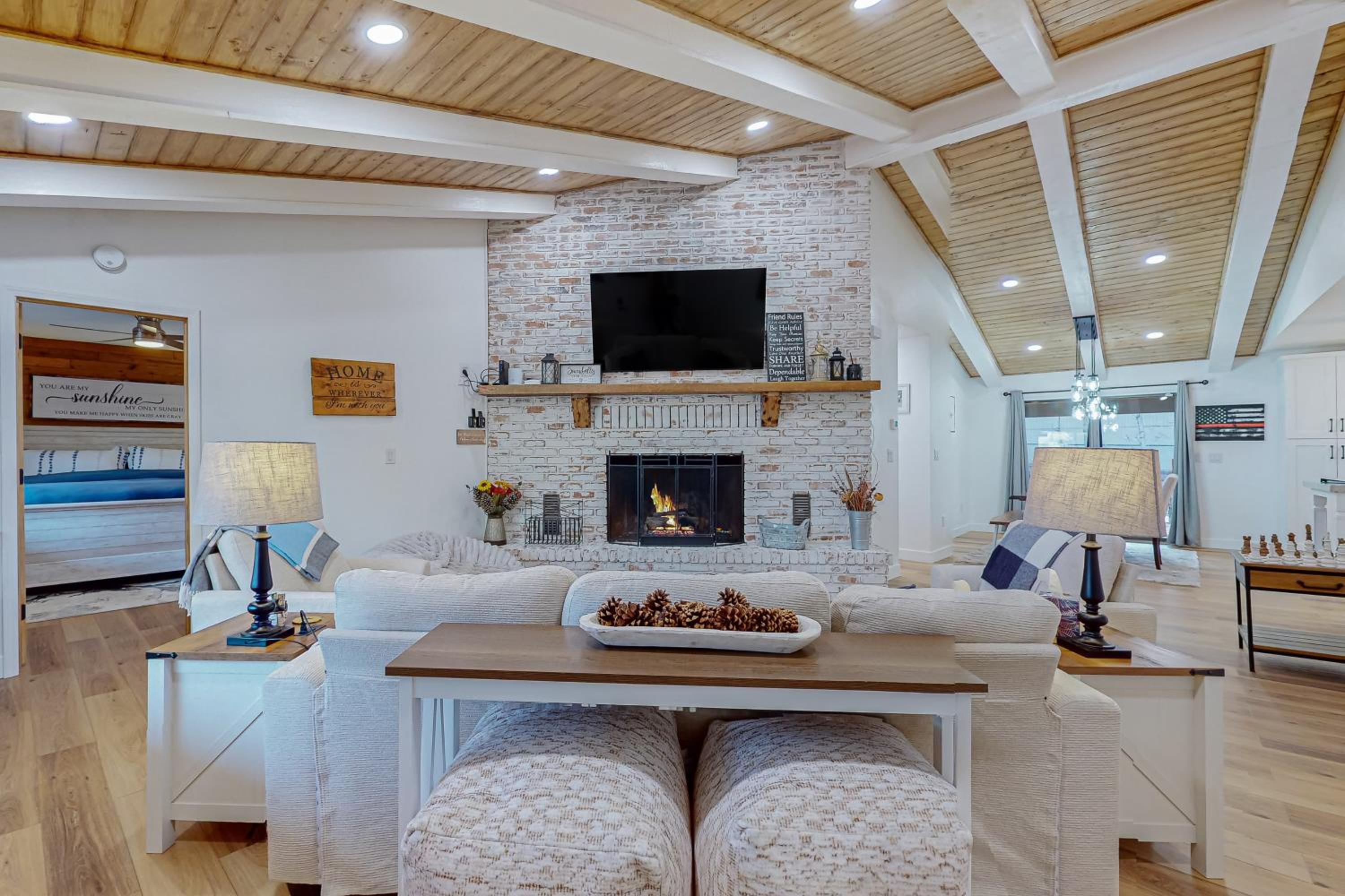 4BR Home with Decks, Fireplace, Golf Nearby
