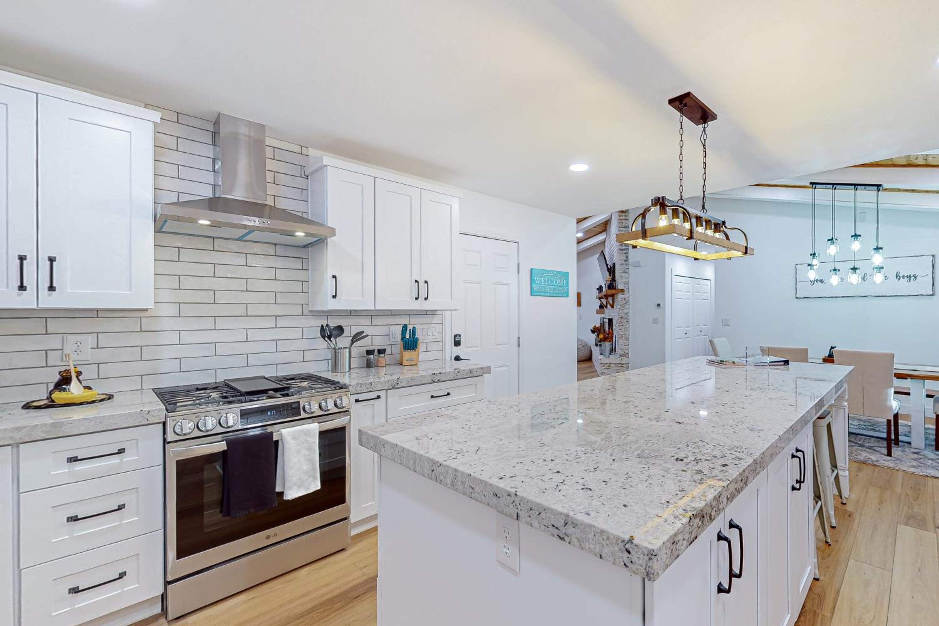 4BR Home with Decks, Fireplace, Golf Nearby