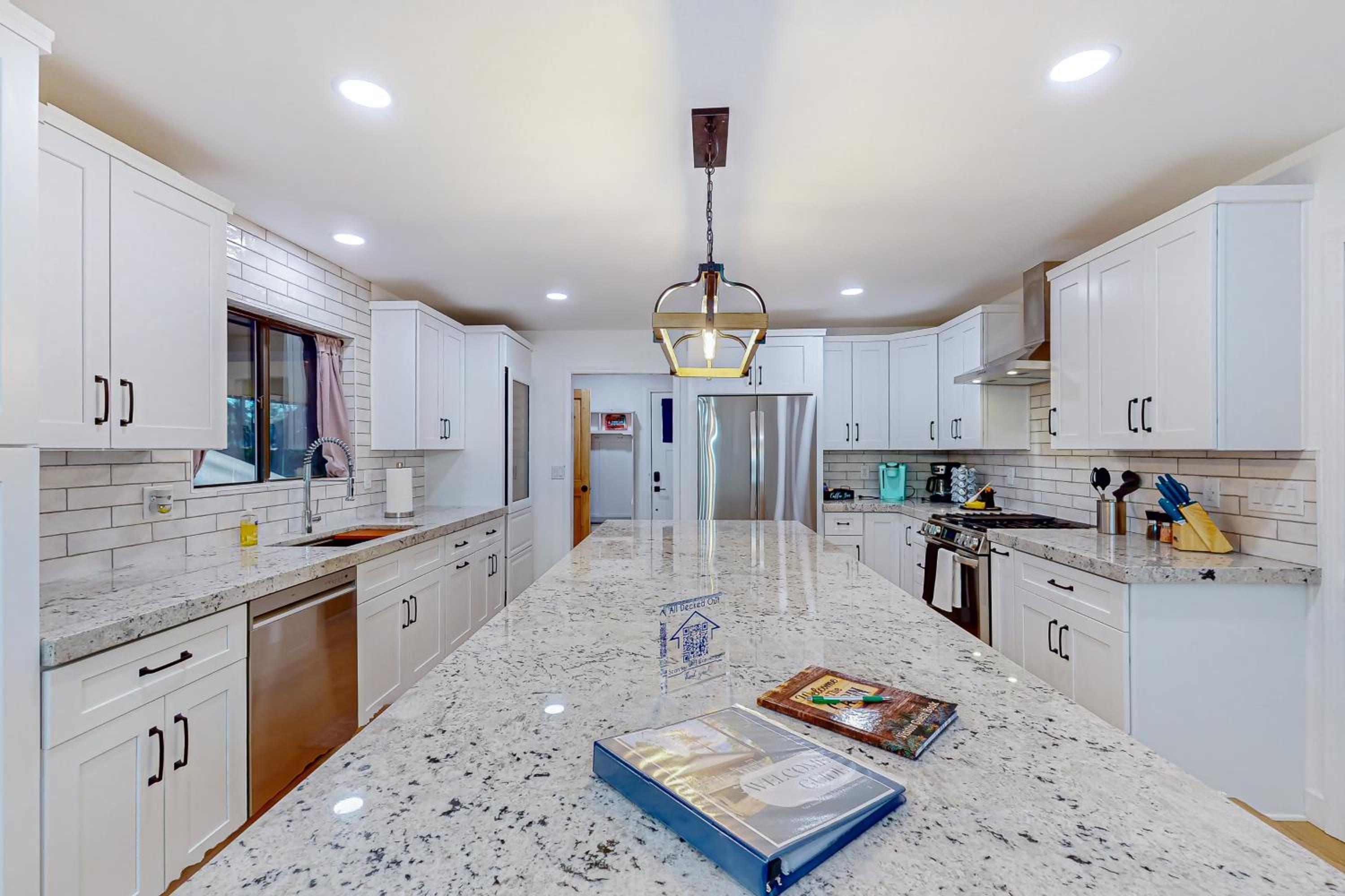 4BR Home with Decks, Fireplace, Golf Nearby
