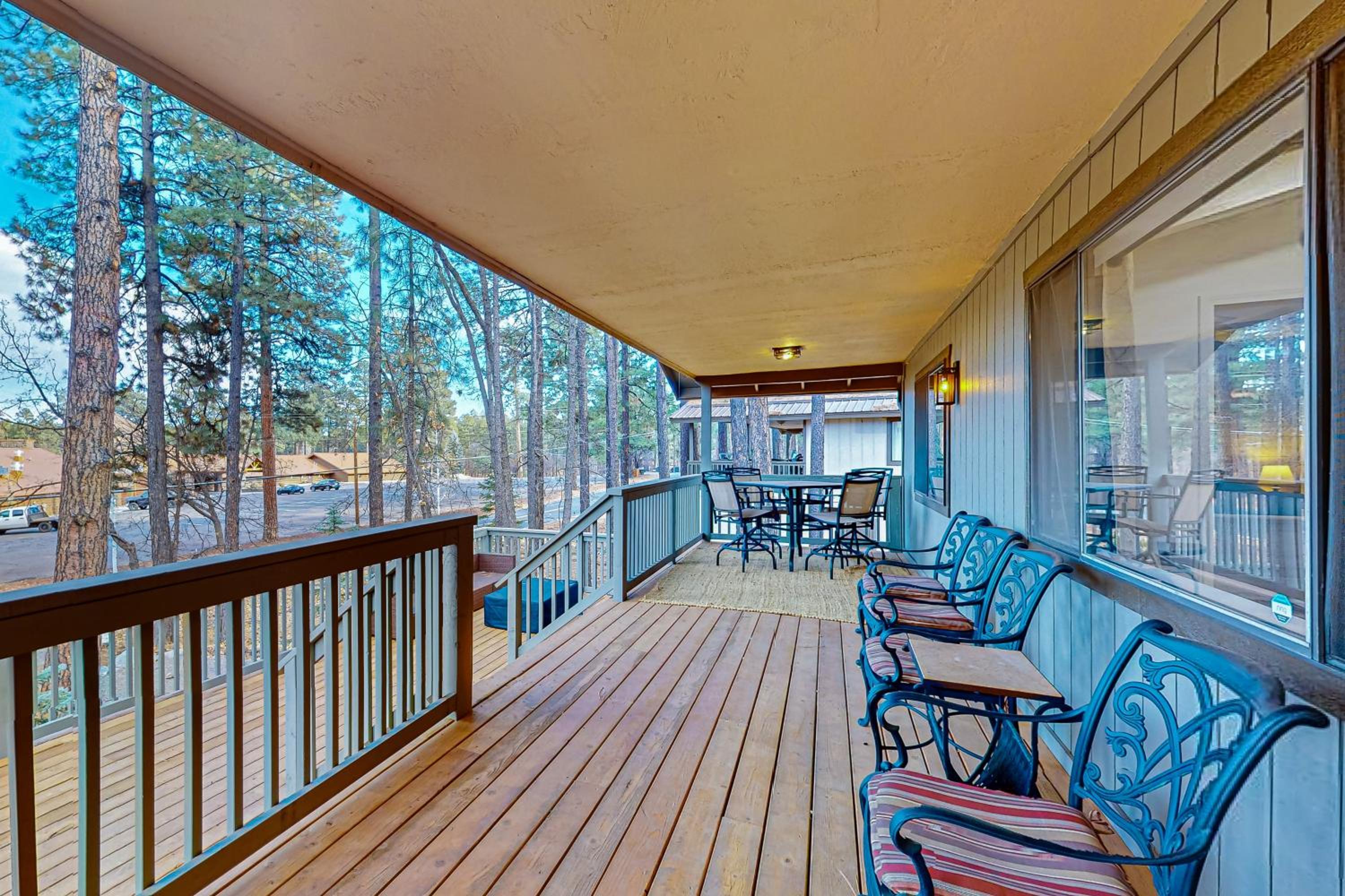 4BR Home with Decks, Fireplace, Golf Nearby