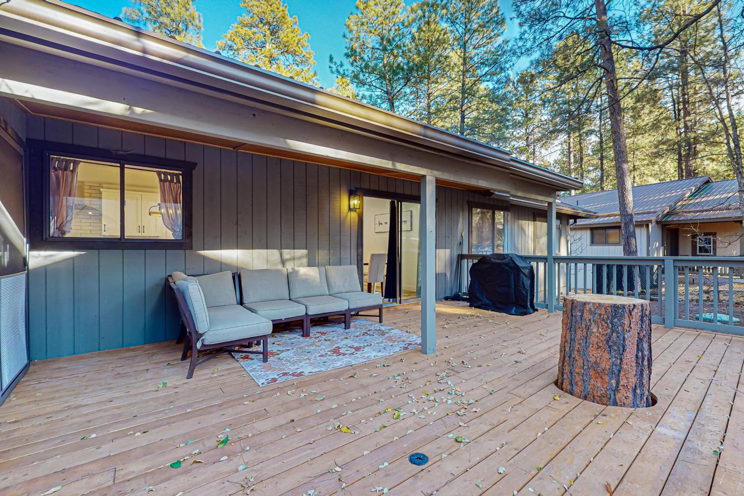 4BR Home with Decks, Fireplace, Golf Nearby