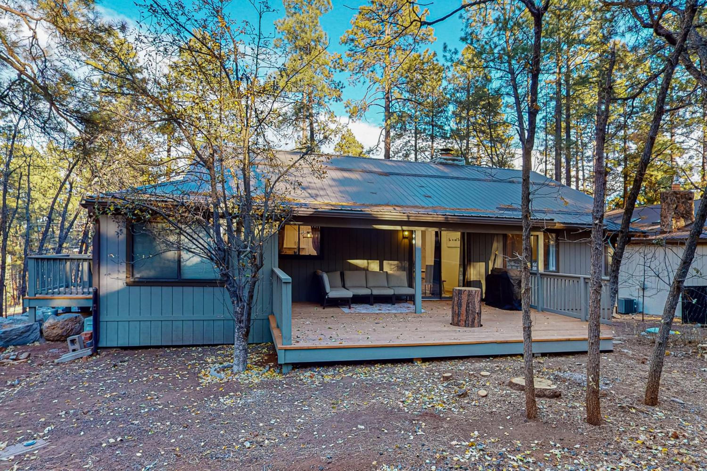 4BR Home with Decks, Fireplace, Golf Nearby