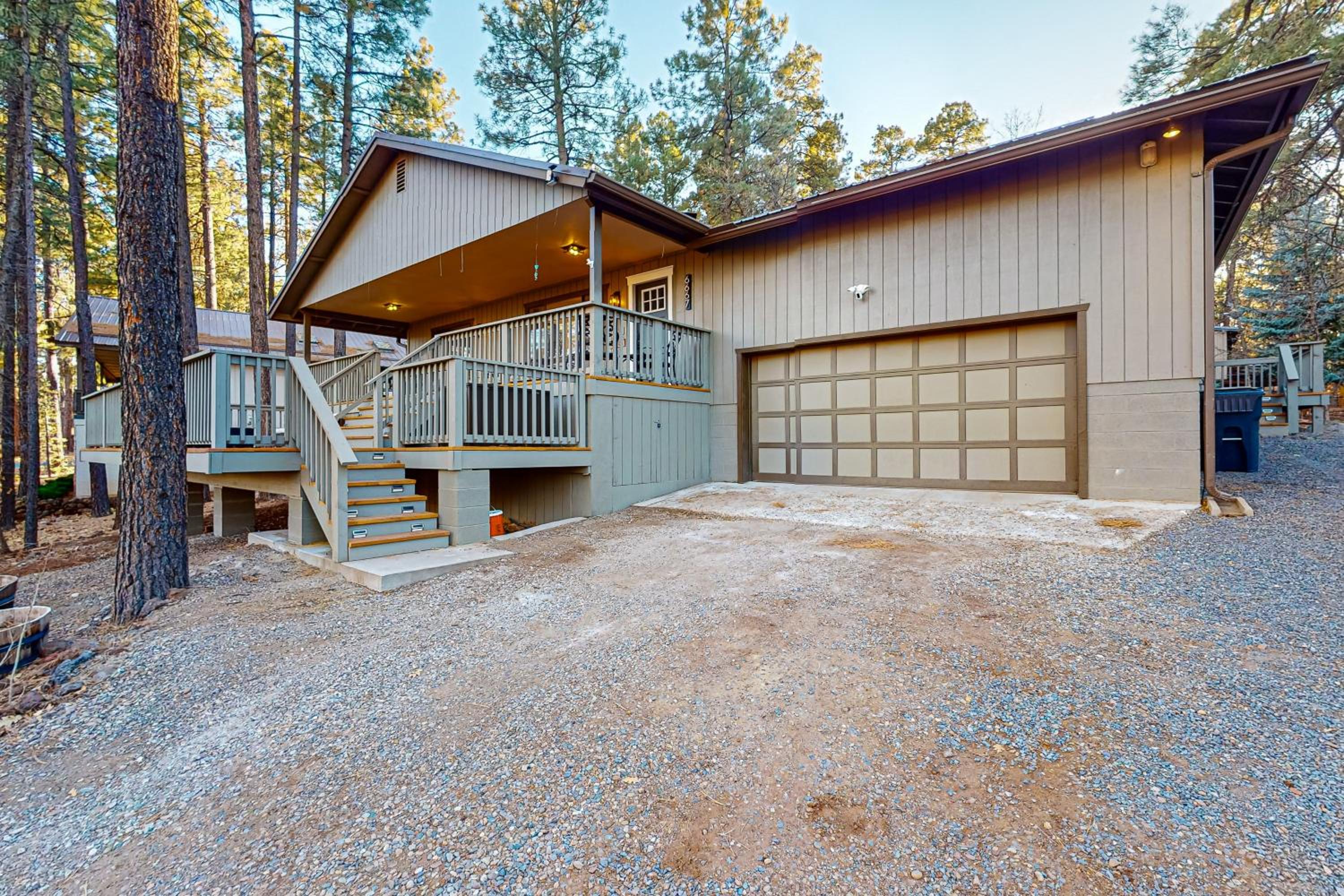 4BR Home with Decks, Fireplace, Golf Nearby